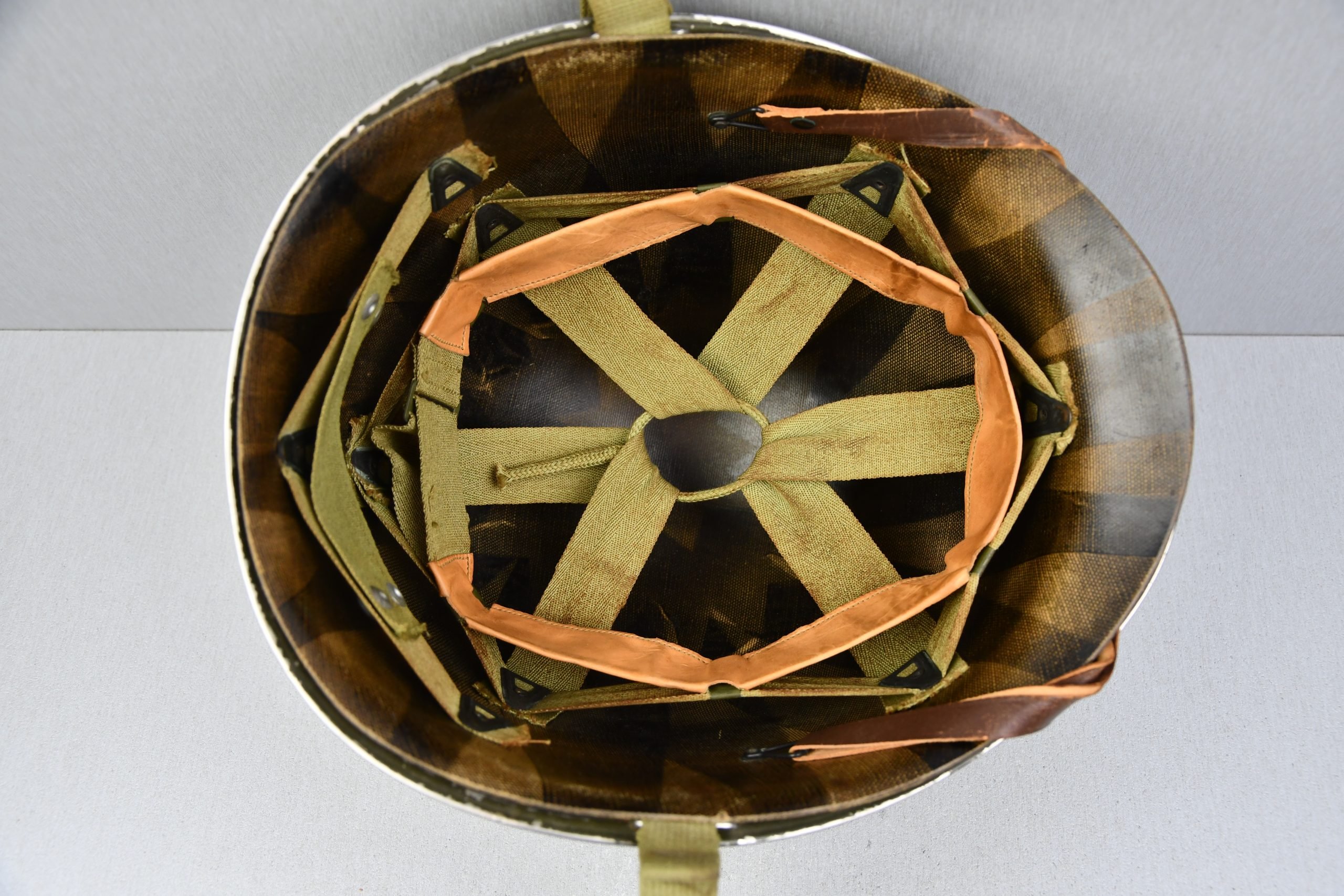 US WW2 M1 fixed bale steel helmet with liner by CAPAC for Lieutenant — image 11