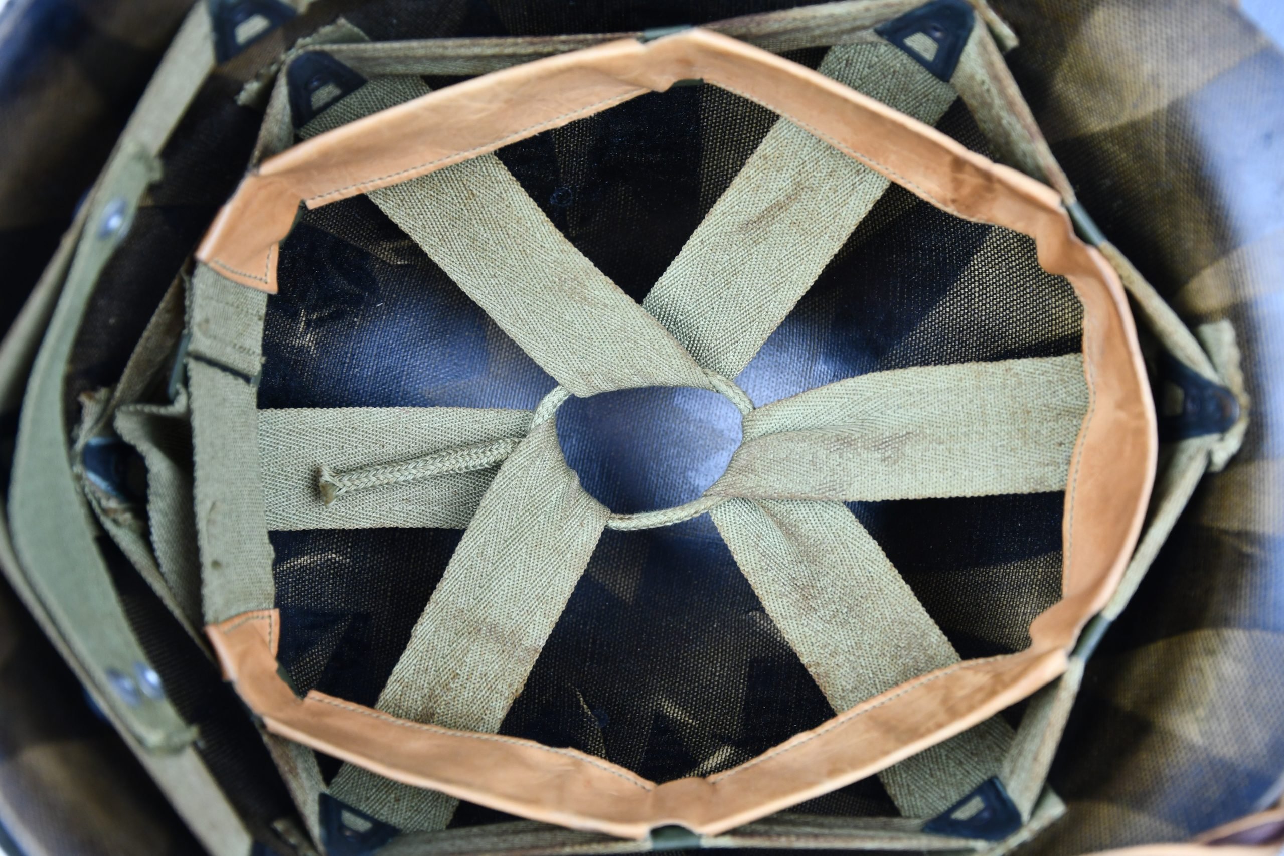 US WW2 M1 fixed bale steel helmet with liner by CAPAC for Lieutenant — image 12