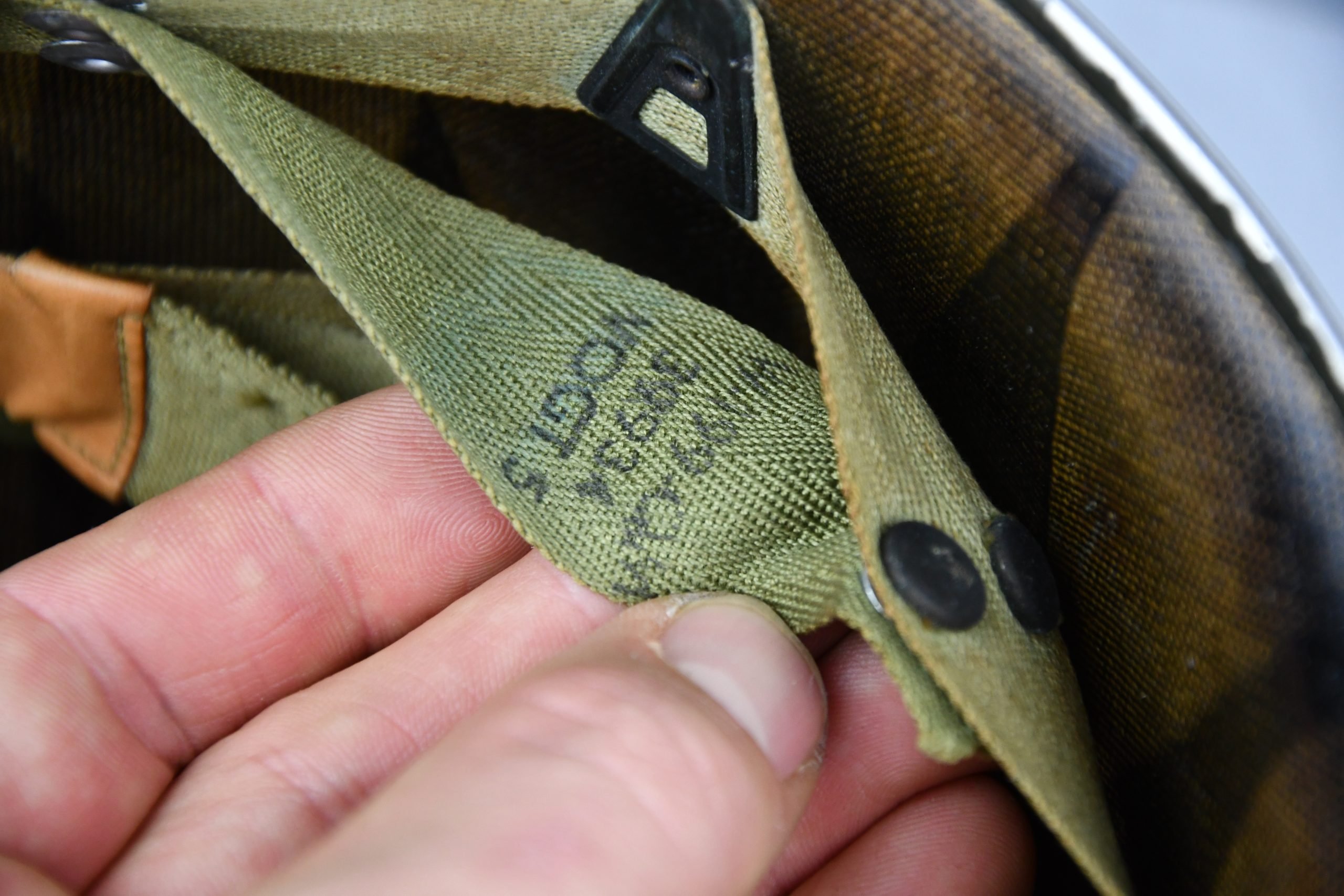 US WW2 M1 fixed bale steel helmet with liner by CAPAC for Lieutenant — image 15