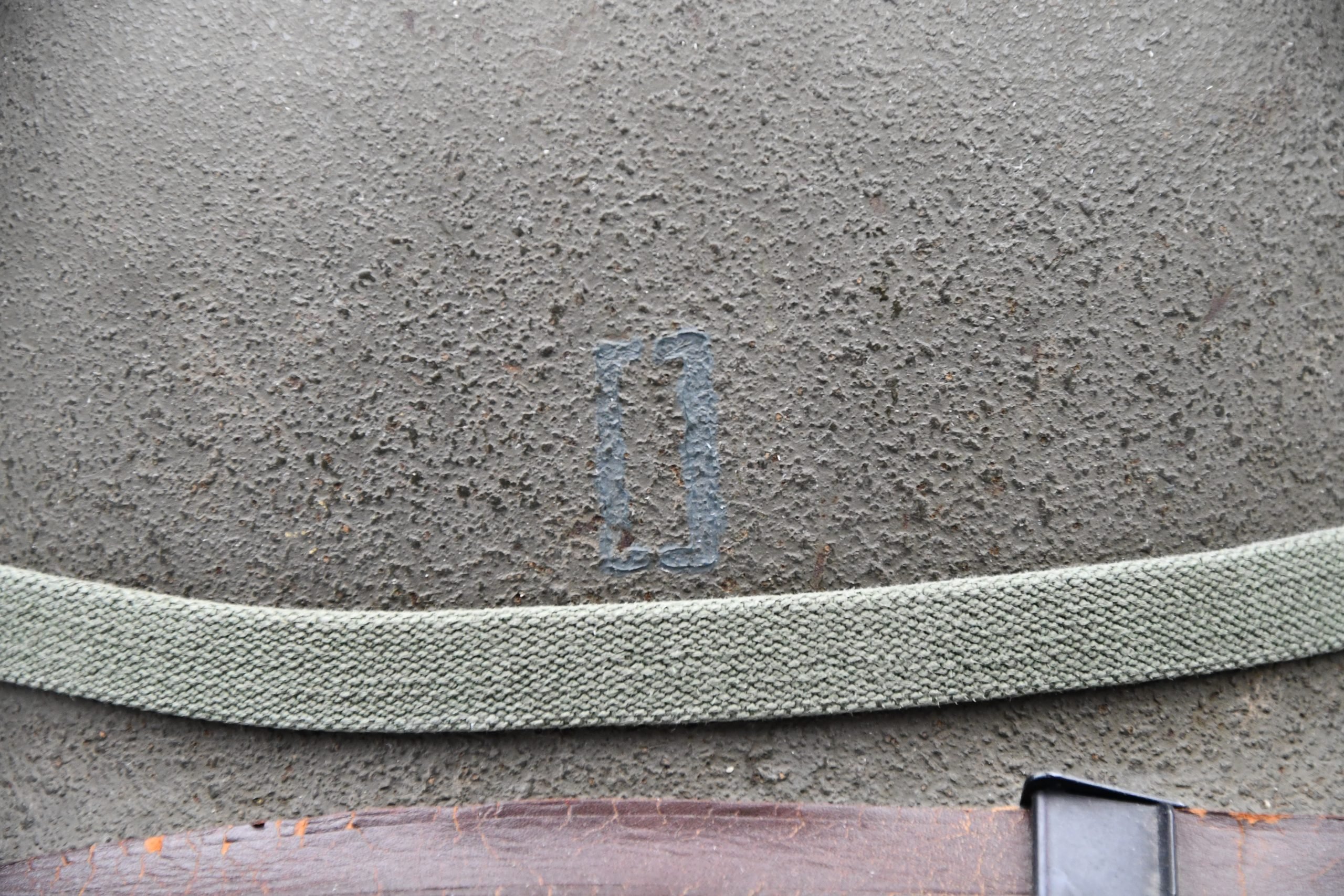 US WW2 M1 fixed bale steel helmet with liner by CAPAC for Lieutenant — image 3