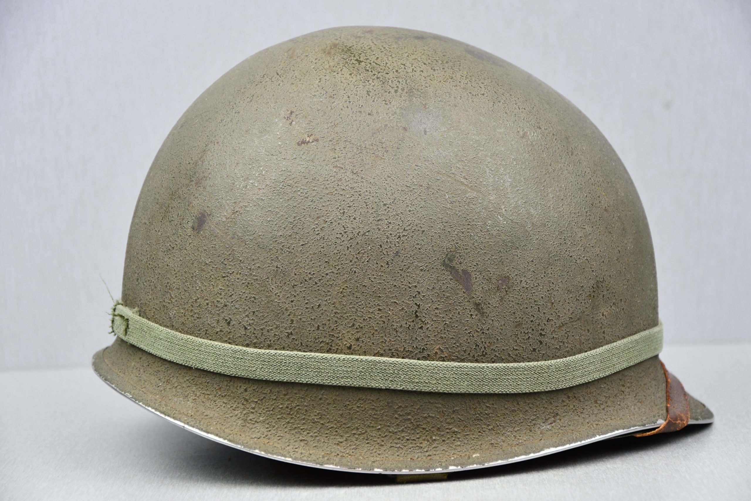 US WW2 M1 fixed bale steel helmet with liner by CAPAC for Lieutenant — image 9