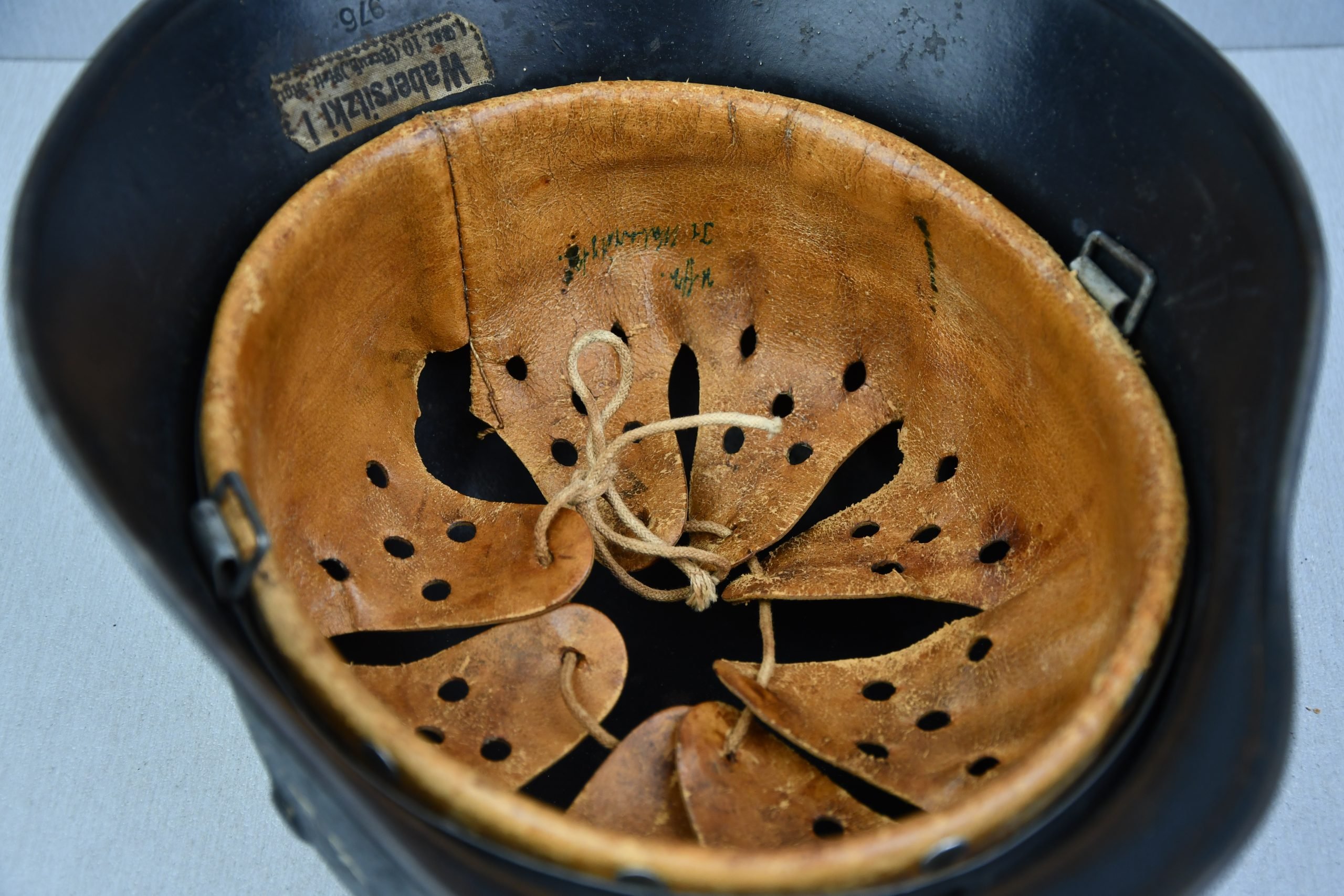 M40 Luftwaffe single decal steel helmet hkp64 named Uffz. Wabersitzki — image 15