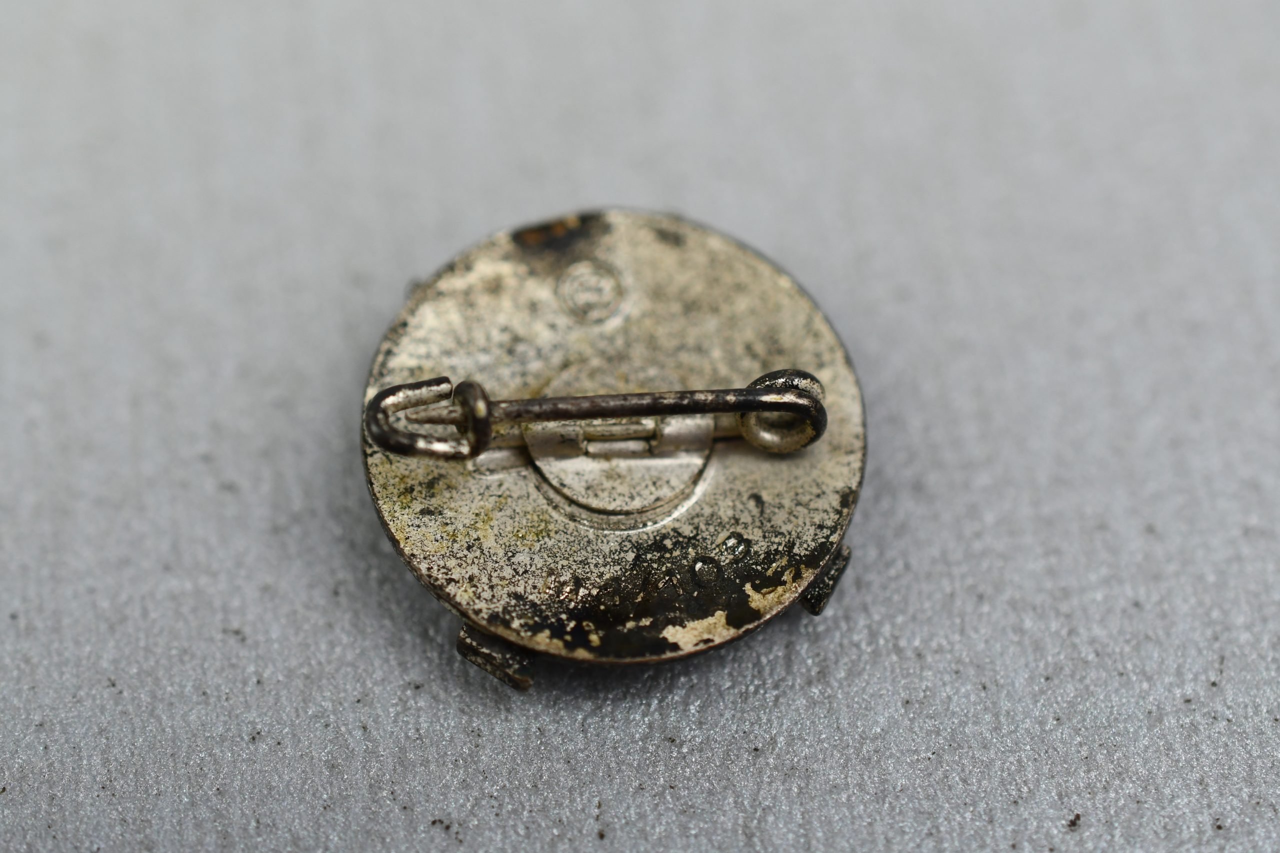 Deutsches Jungvolk (DJ) marksmanship badge silver grade by M1/103 Richard Sieper & Söhne — image 2