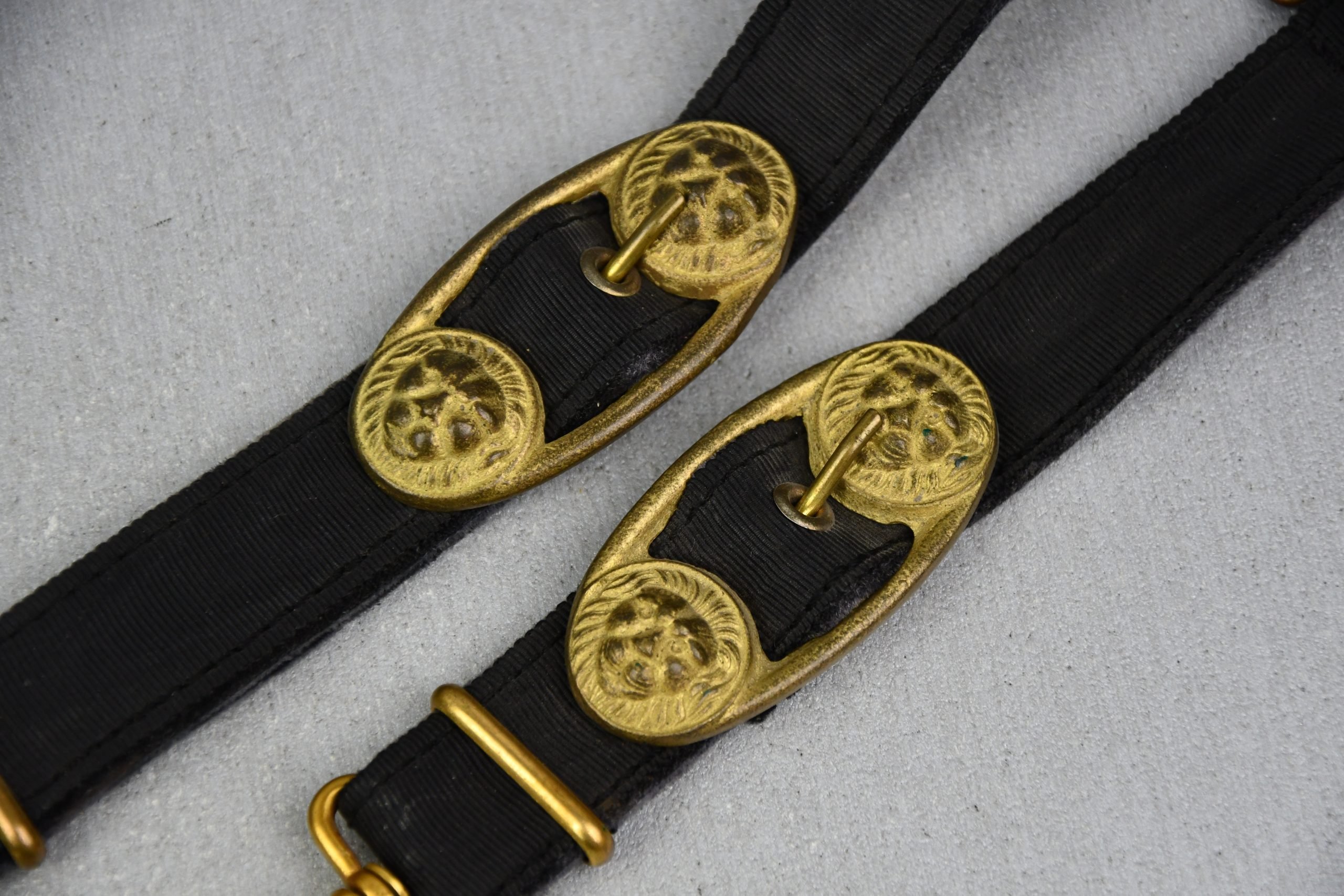 Kriegsmarine officer dagger hangers — image 3