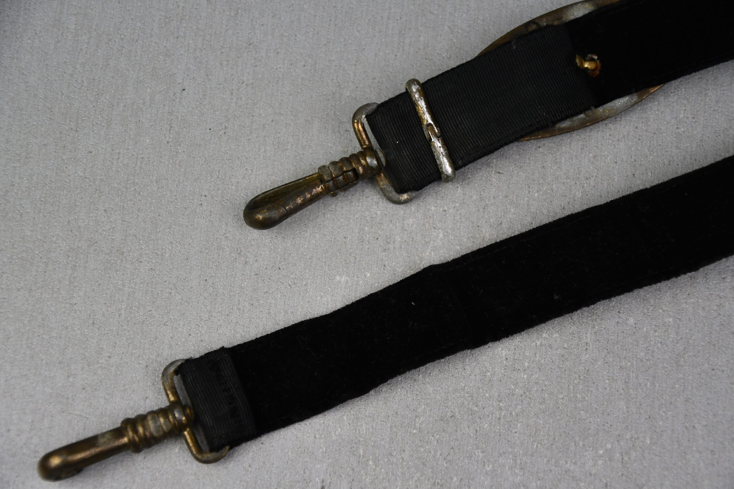 Kriegsmarine officer dagger hangers — image 9