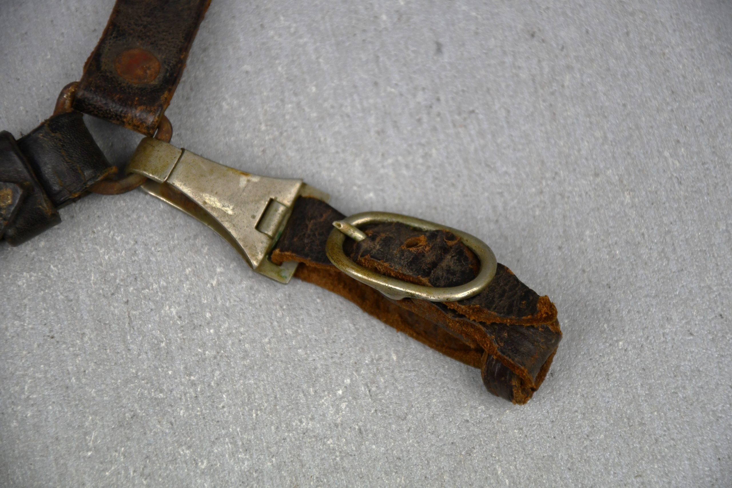 Complete M33 SA dagger hanger with top grip hanger — image 2