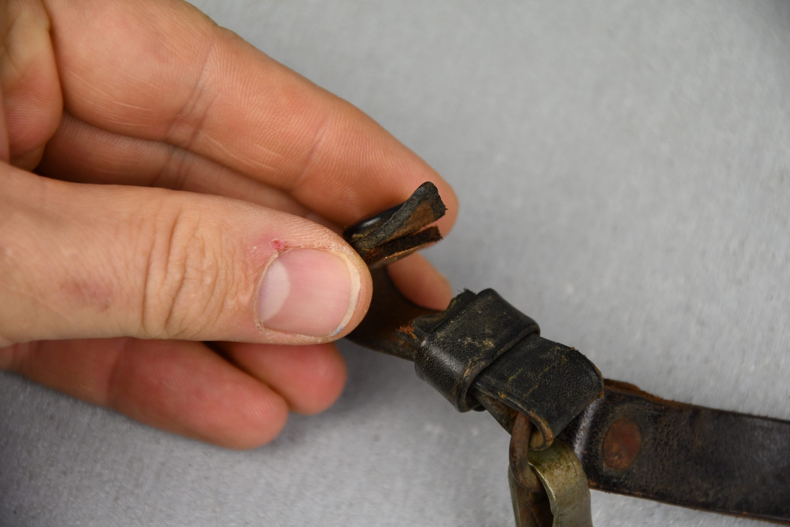 Complete M33 SA dagger hanger with top grip hanger — image 4