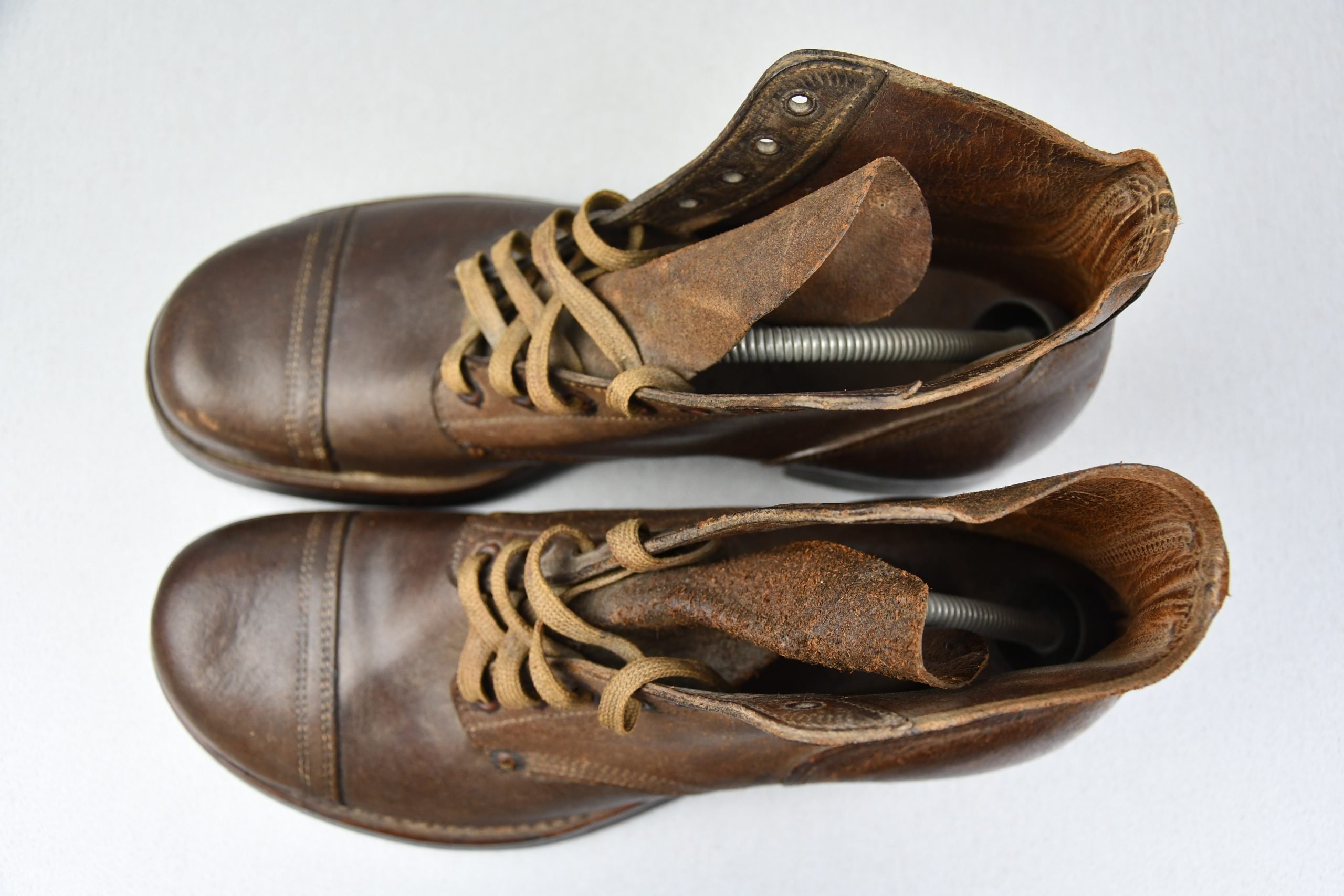MINT US WW2 roughout type III standard issue service shoes — image 11