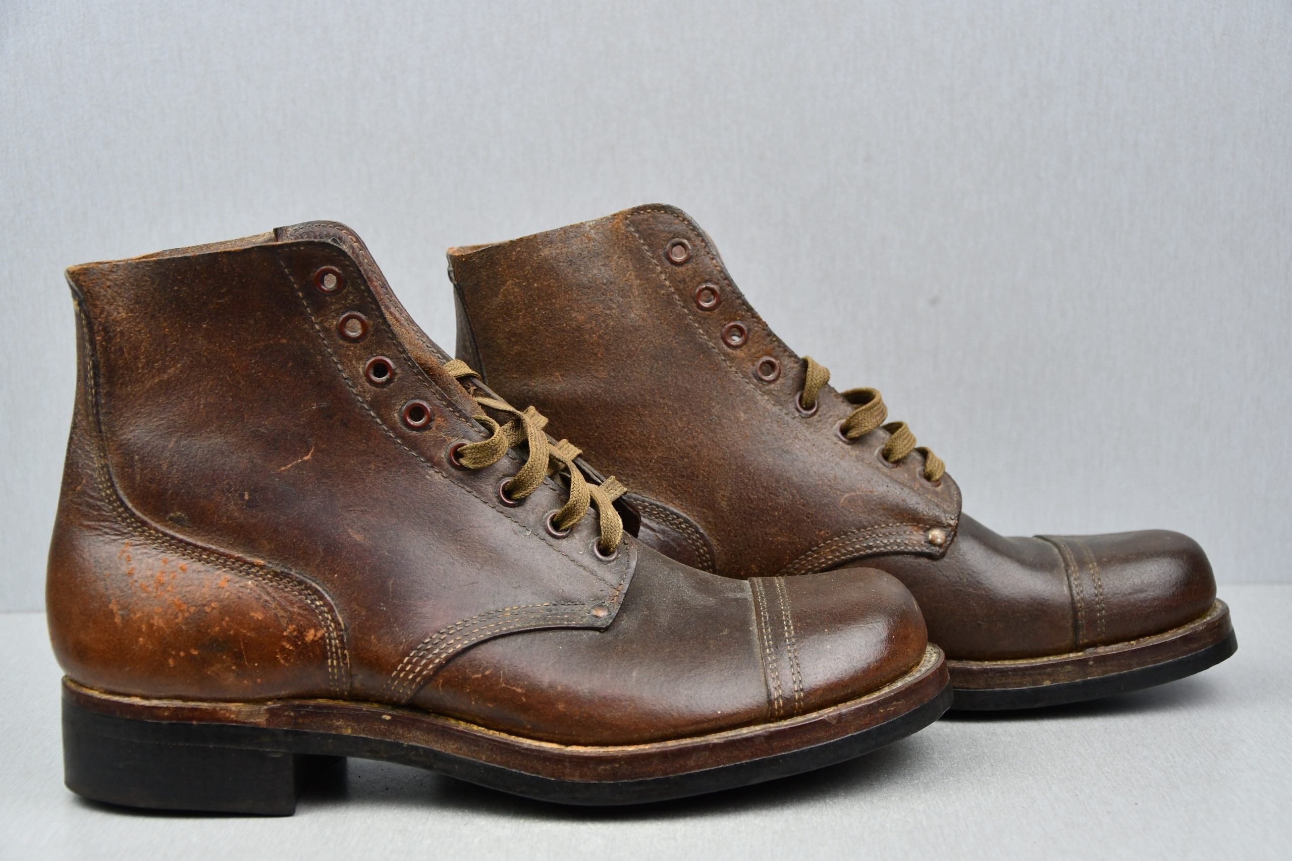 MINT US WW2 roughout type III standard issue service shoes — image 2