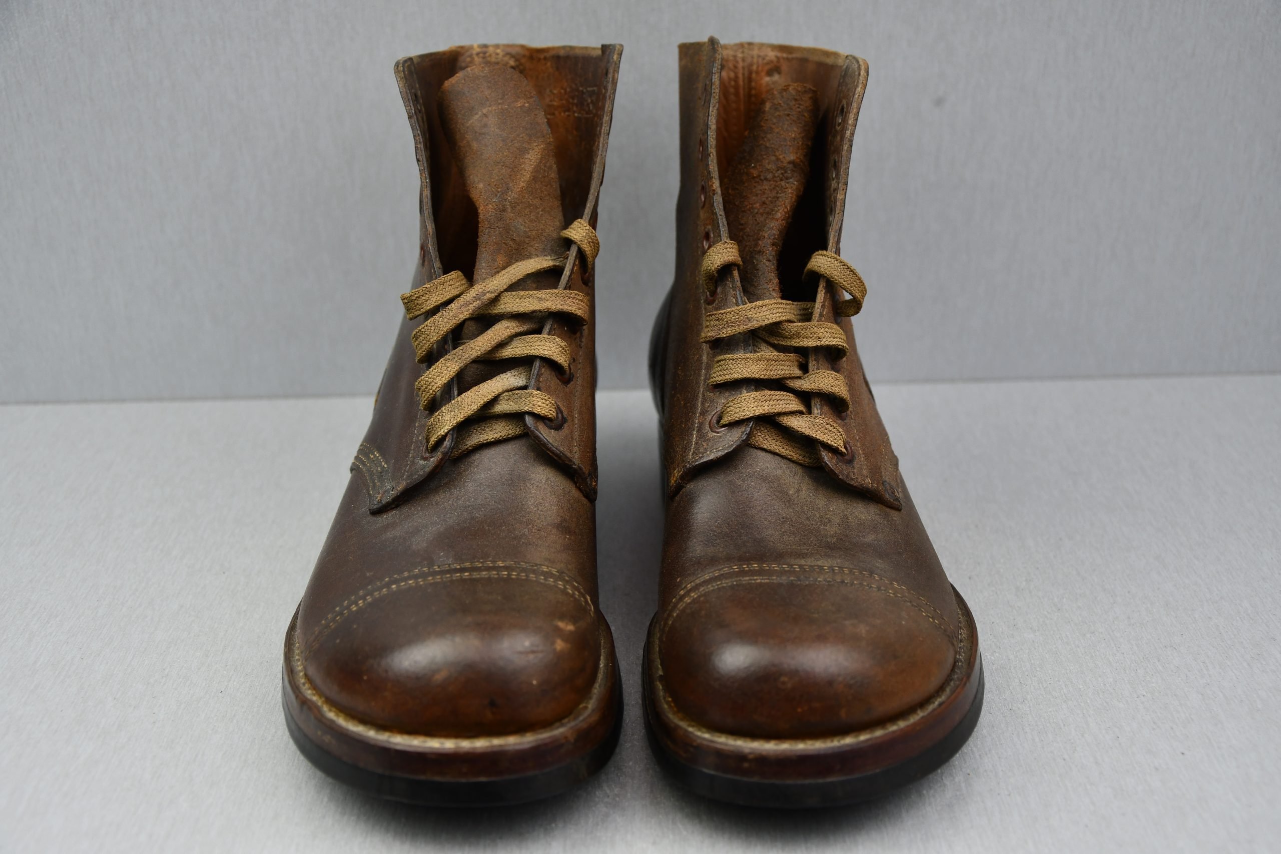 MINT US WW2 roughout type III standard issue service shoes — image 3