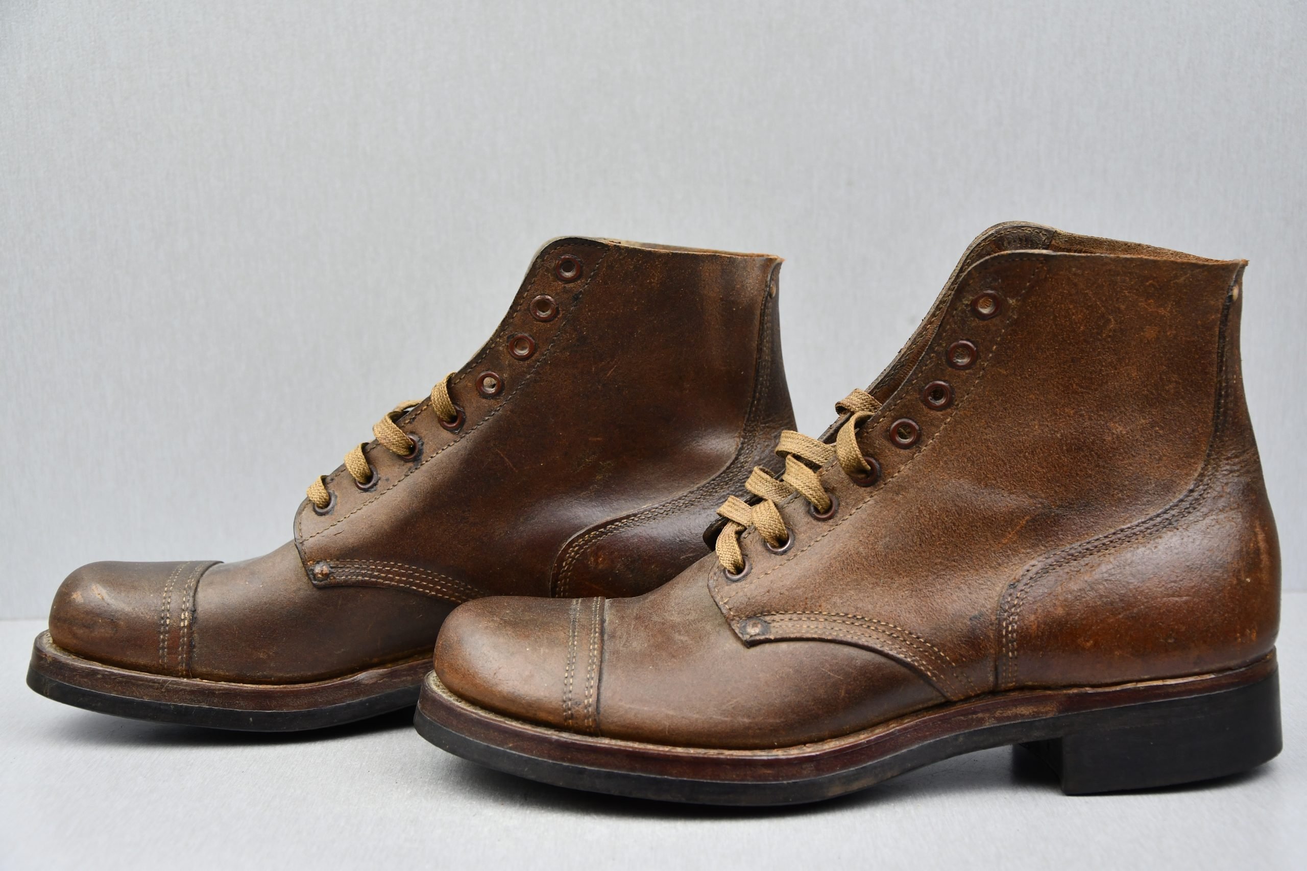 MINT US WW2 roughout type III standard issue service shoes — image 4