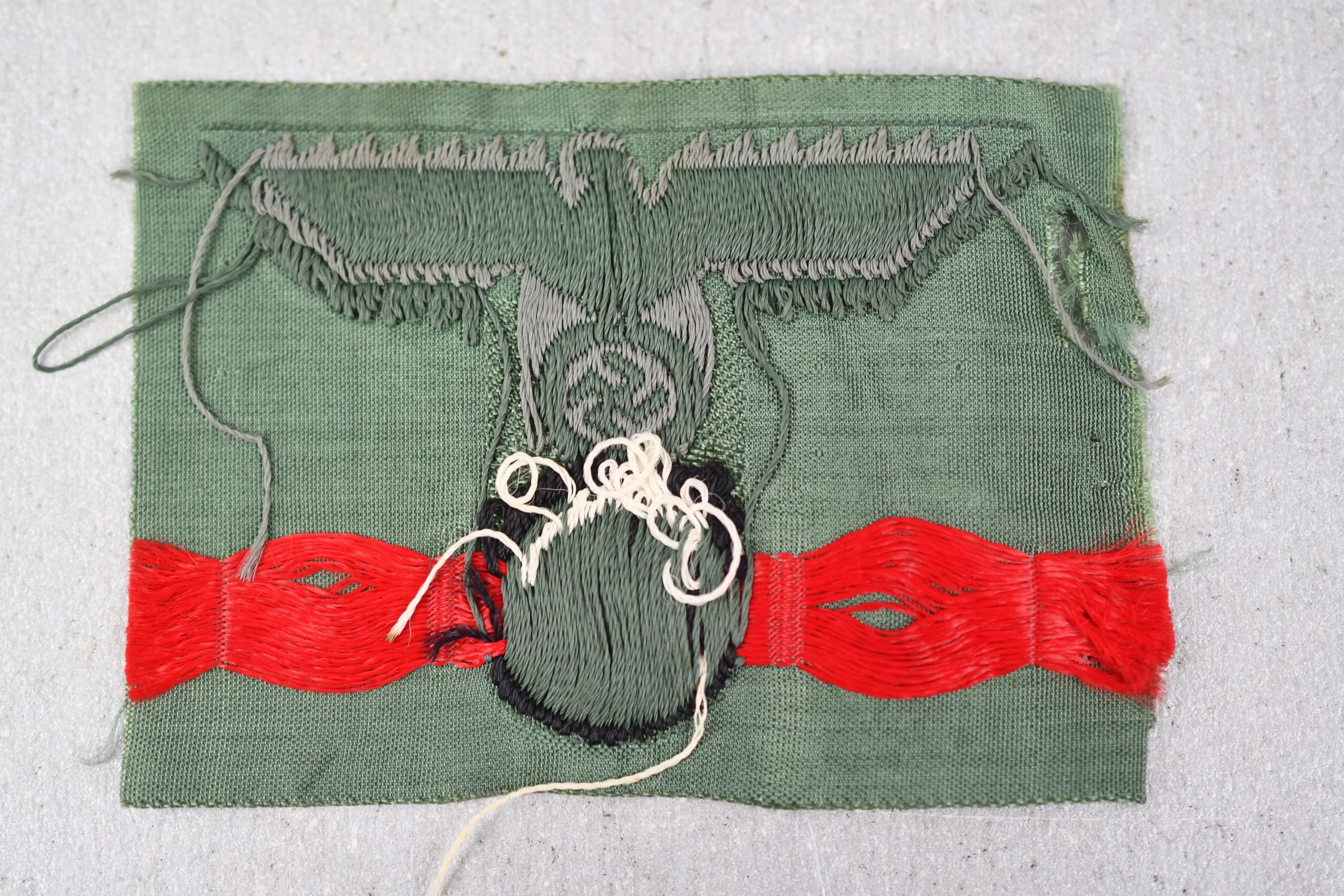 M40 army (Heer) BeVo T-eagle cap insignia — image 2