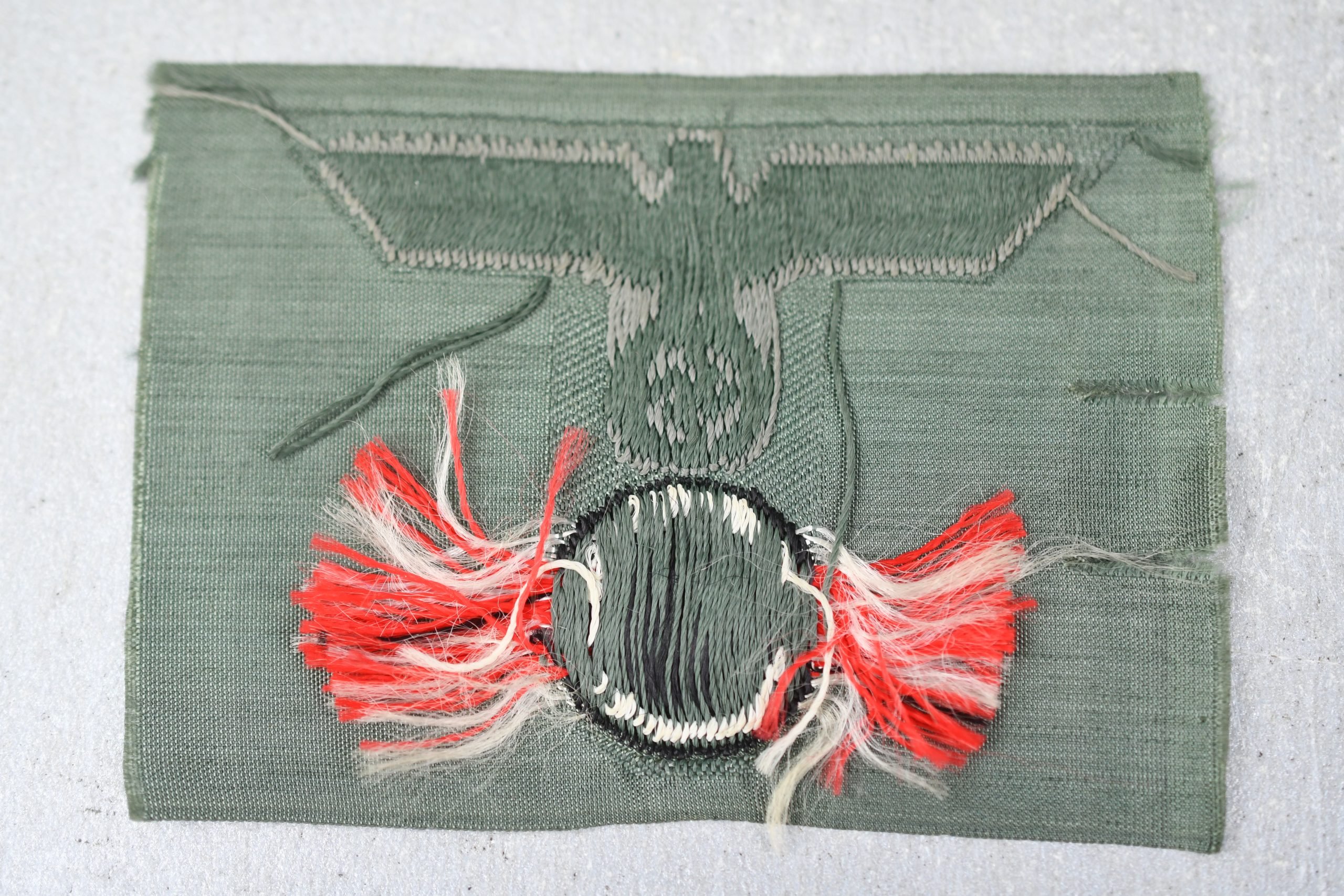 M40 army (Heer) BeVo T-eagle cap insignia — image 2