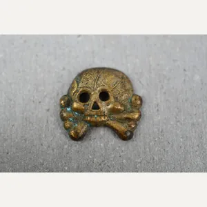 Early army (Heer) cupal Panzer collar tab skull