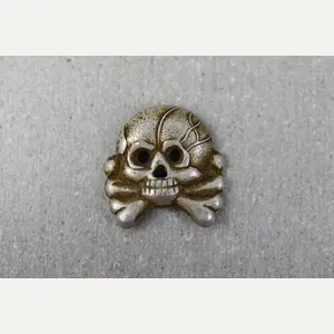 Early army (Heer) aluminum Panzer collar tab skull
