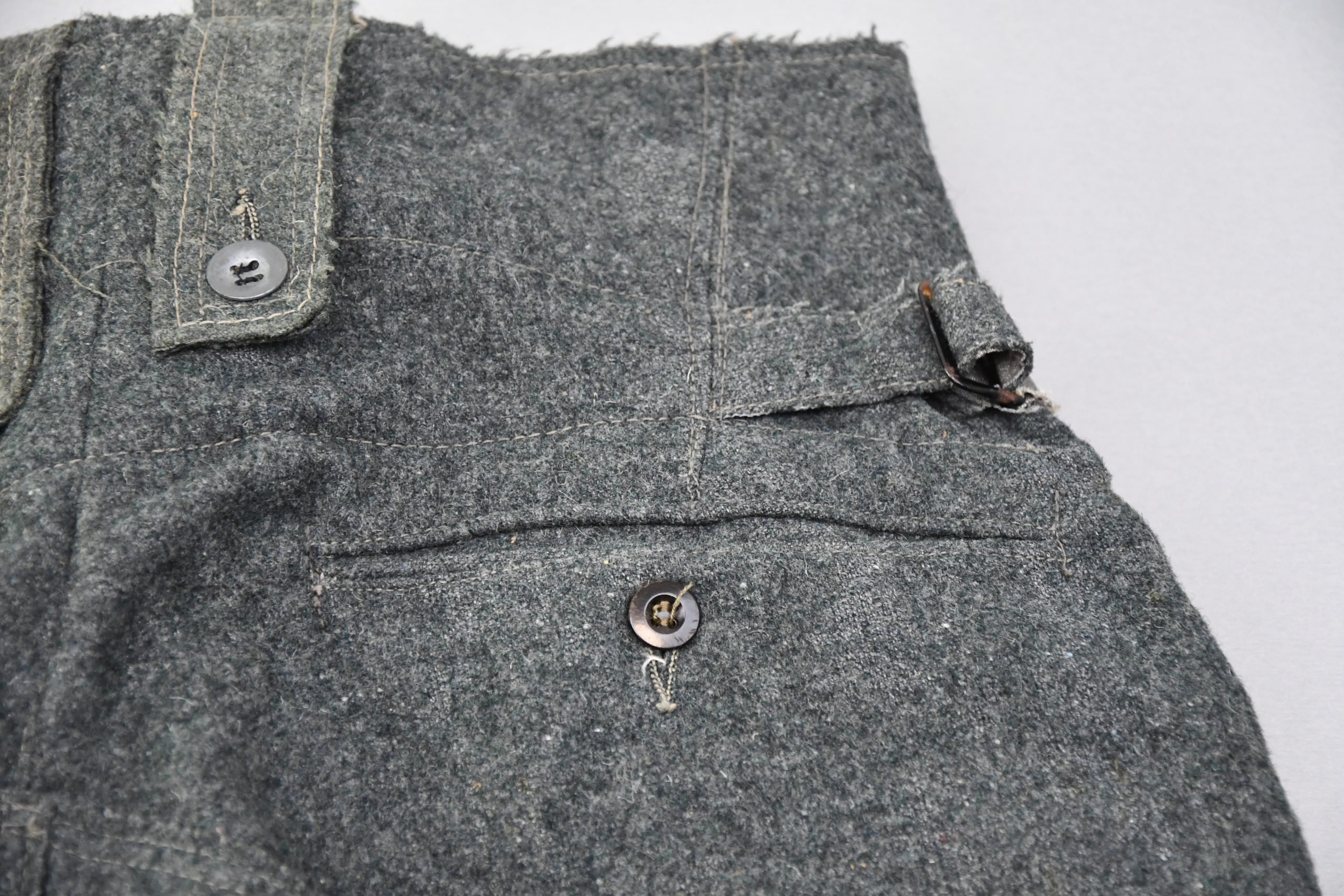 Wehrmacht/Waffen-SS M43 combat trousers in green wool with RBNr. — image 20