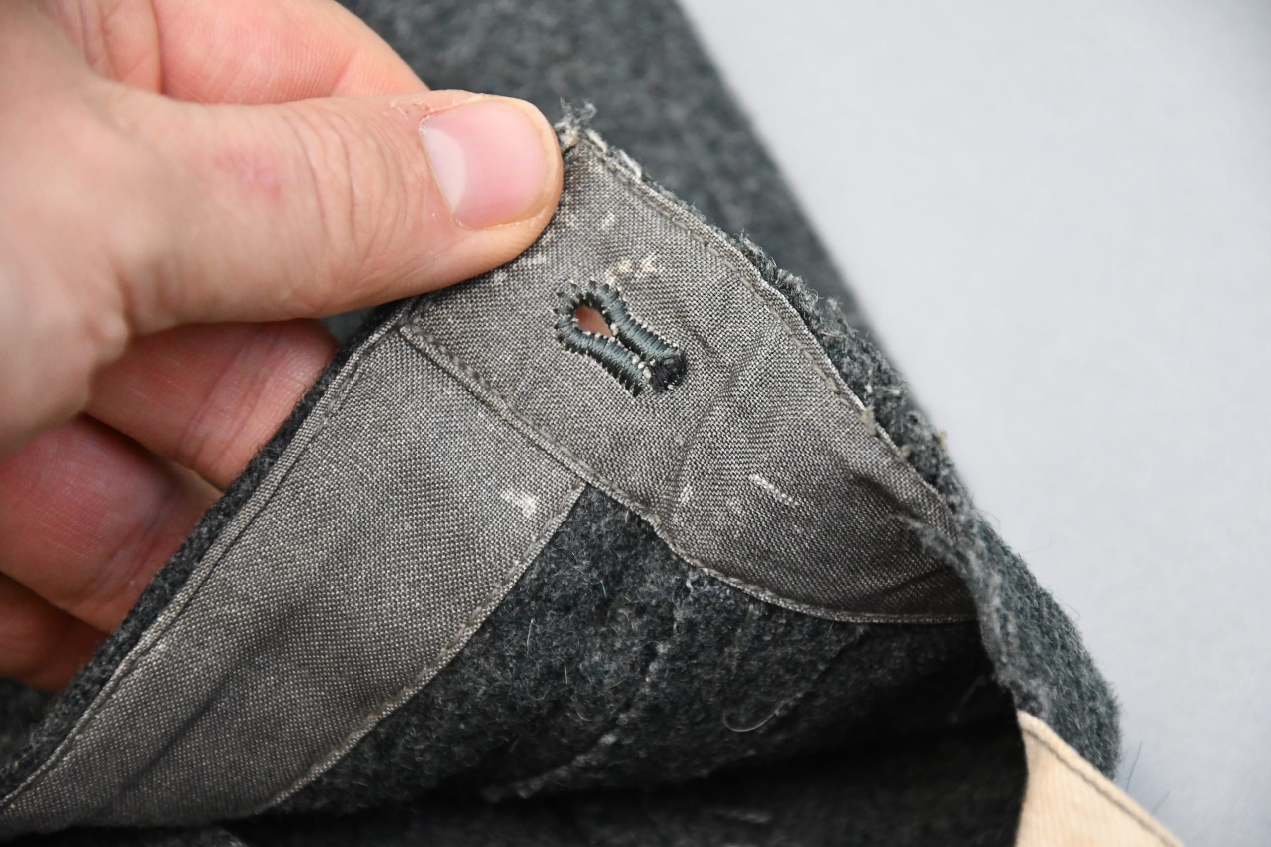 Wehrmacht/Waffen-SS M43 combat trousers in green wool with RBNr. — image 4