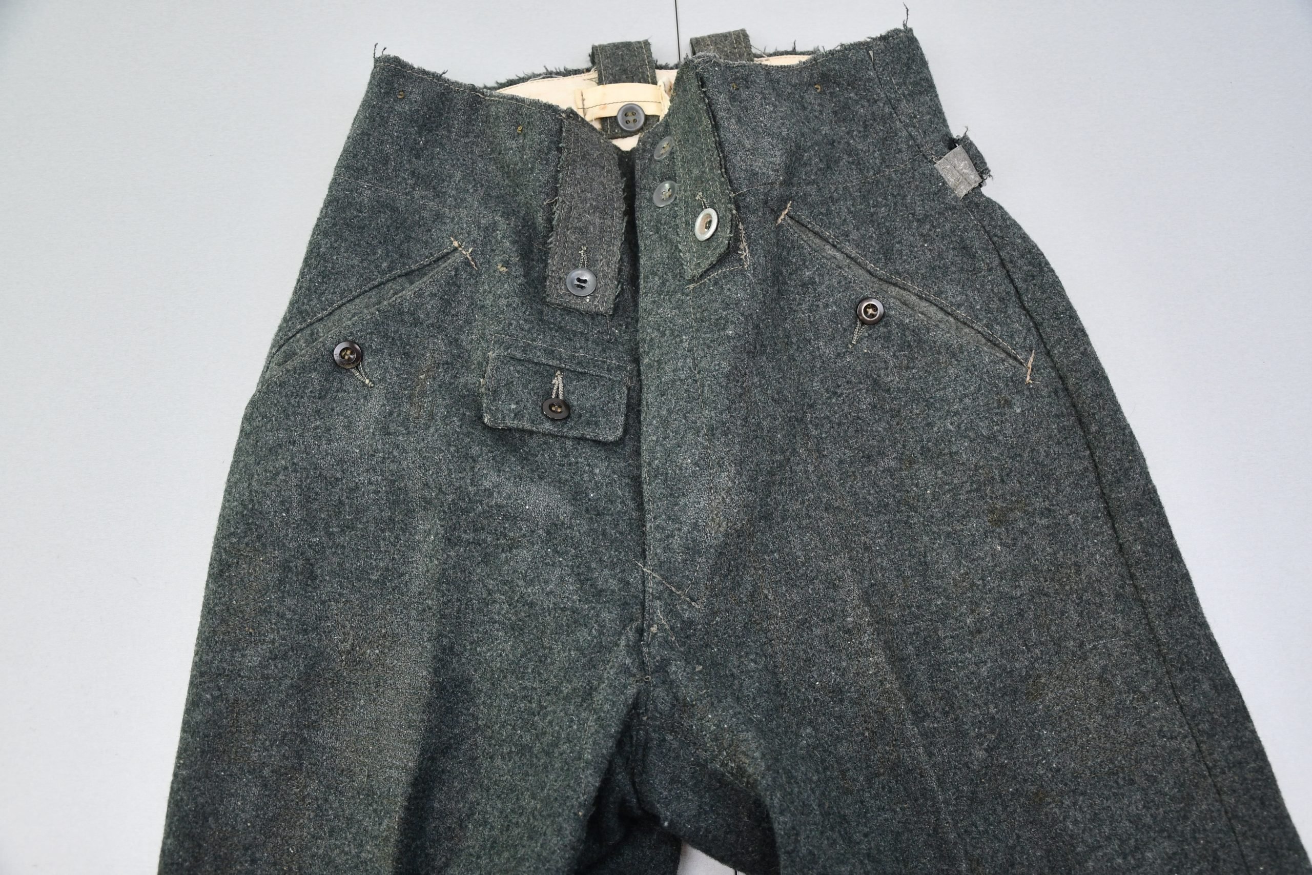 Wehrmacht/Waffen-SS M43 combat trousers in green wool with RBNr. — image 6
