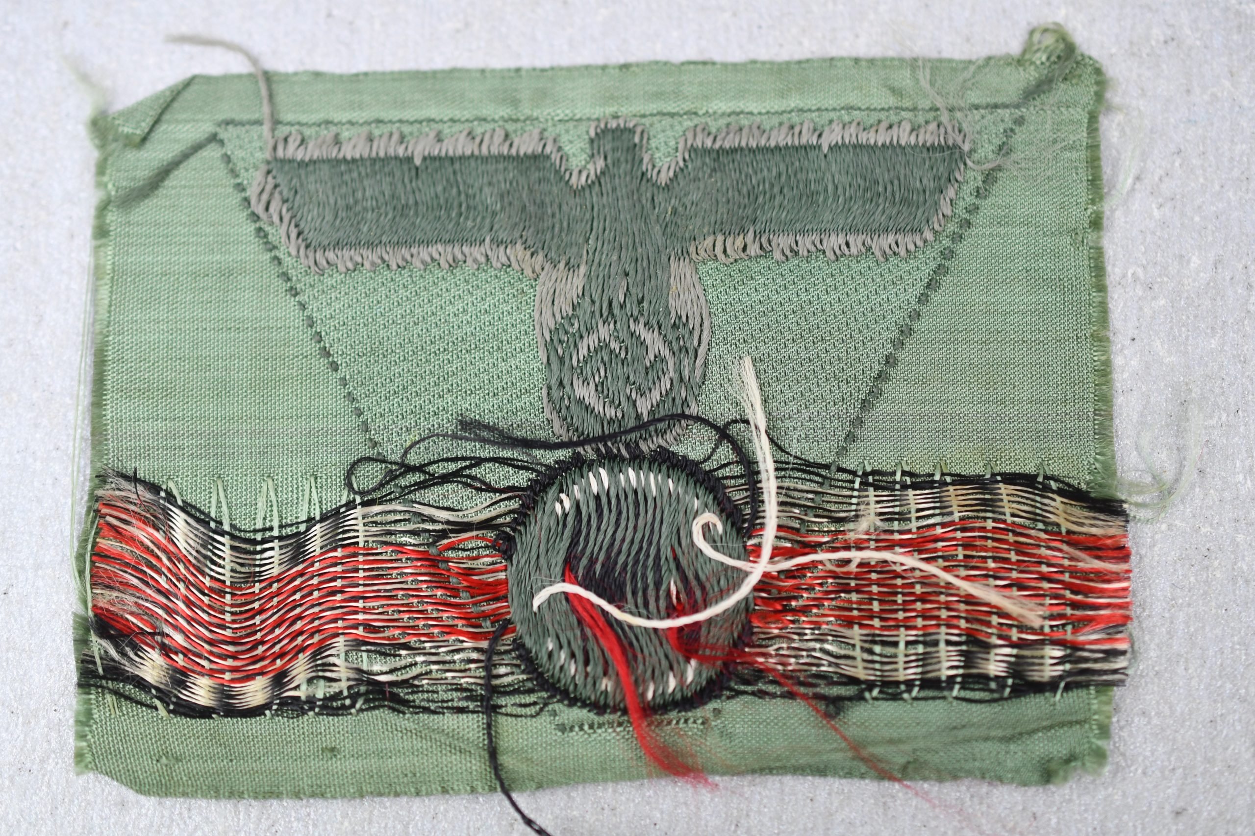 M43 army (Heer) 'BeVo' trapezoid cap insignia — image 2