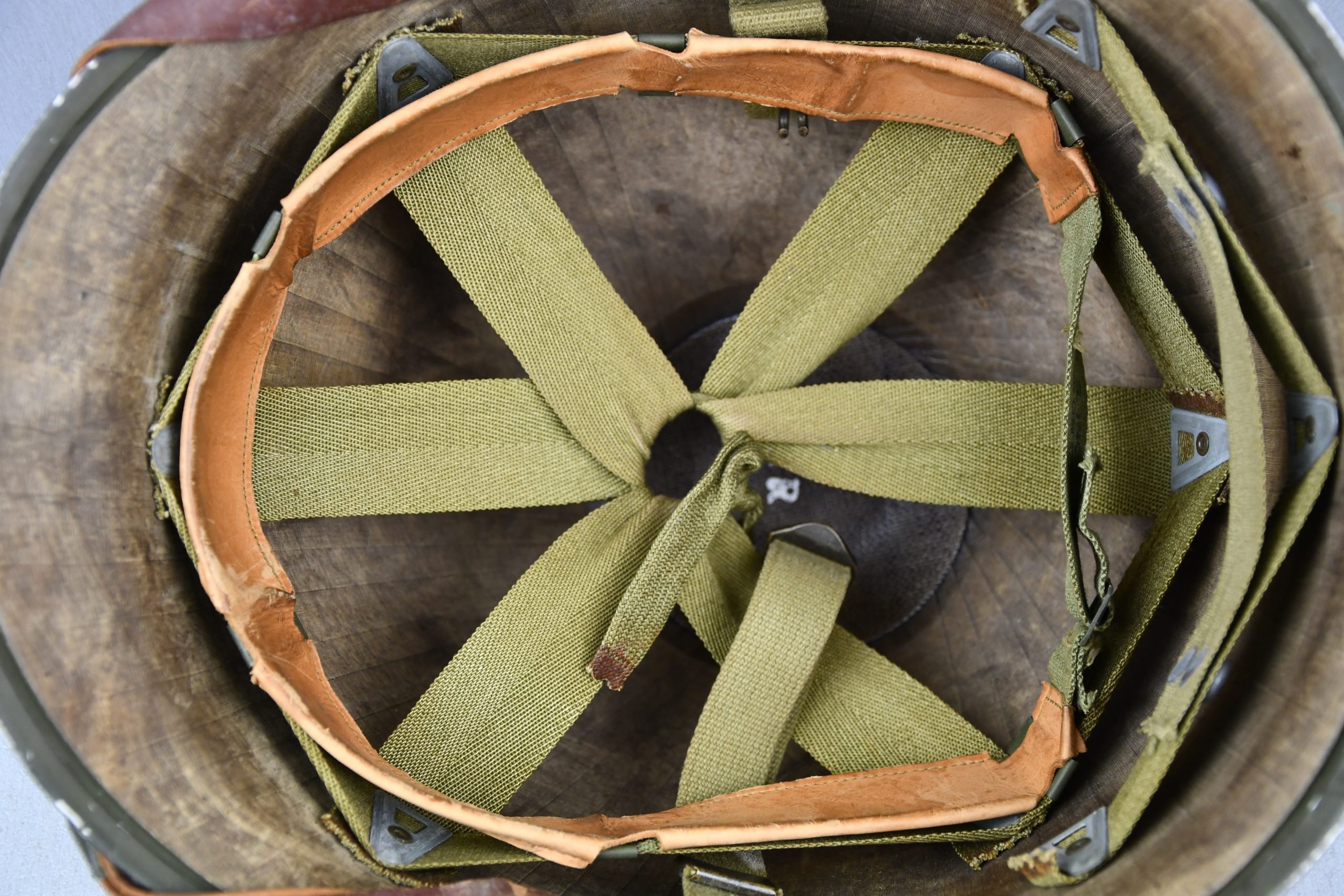 MINT US WW2 M1 helmet with low pressure Hood Rubber liner — image 10