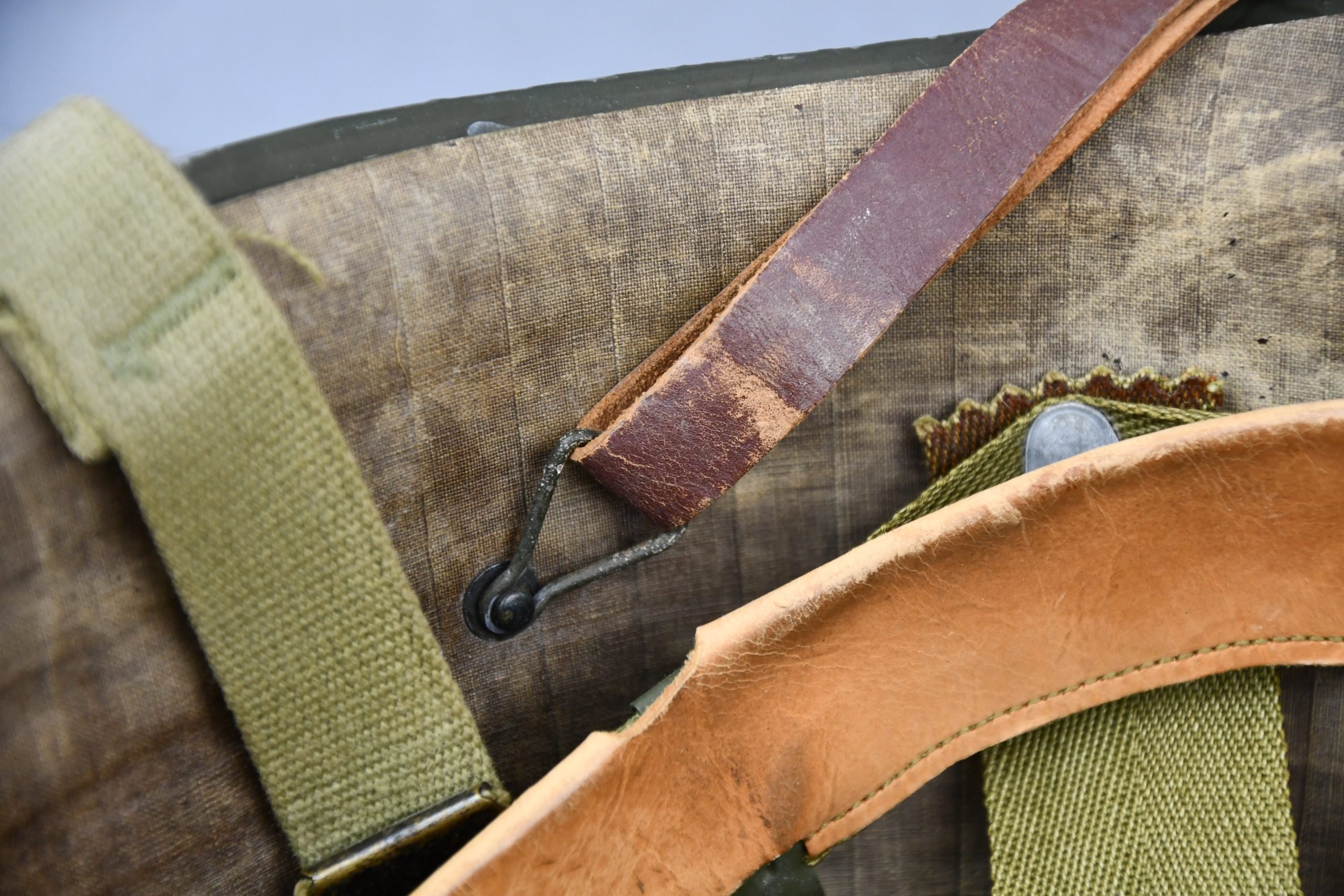 MINT US WW2 M1 helmet with low pressure Hood Rubber liner — image 15