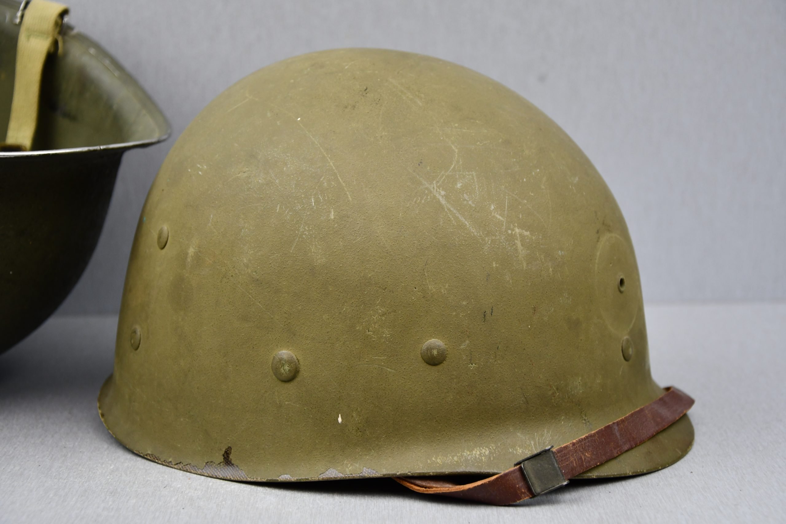 MINT US WW2 M1 helmet with low pressure Hood Rubber liner — image 27
