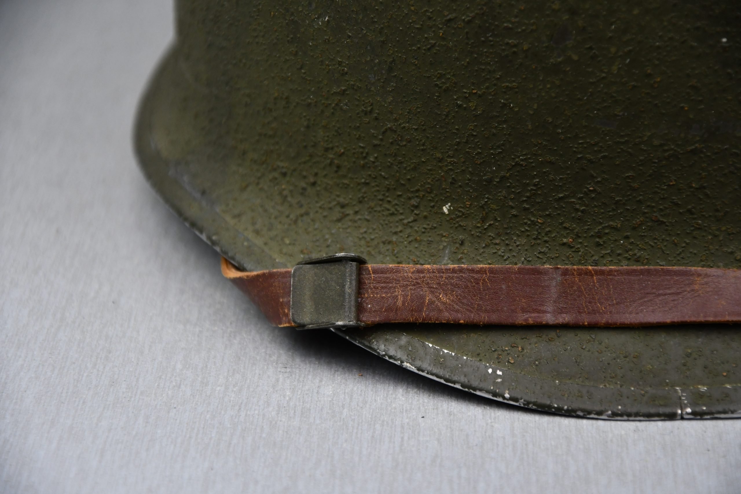 MINT US WW2 M1 helmet with low pressure Hood Rubber liner — image 4