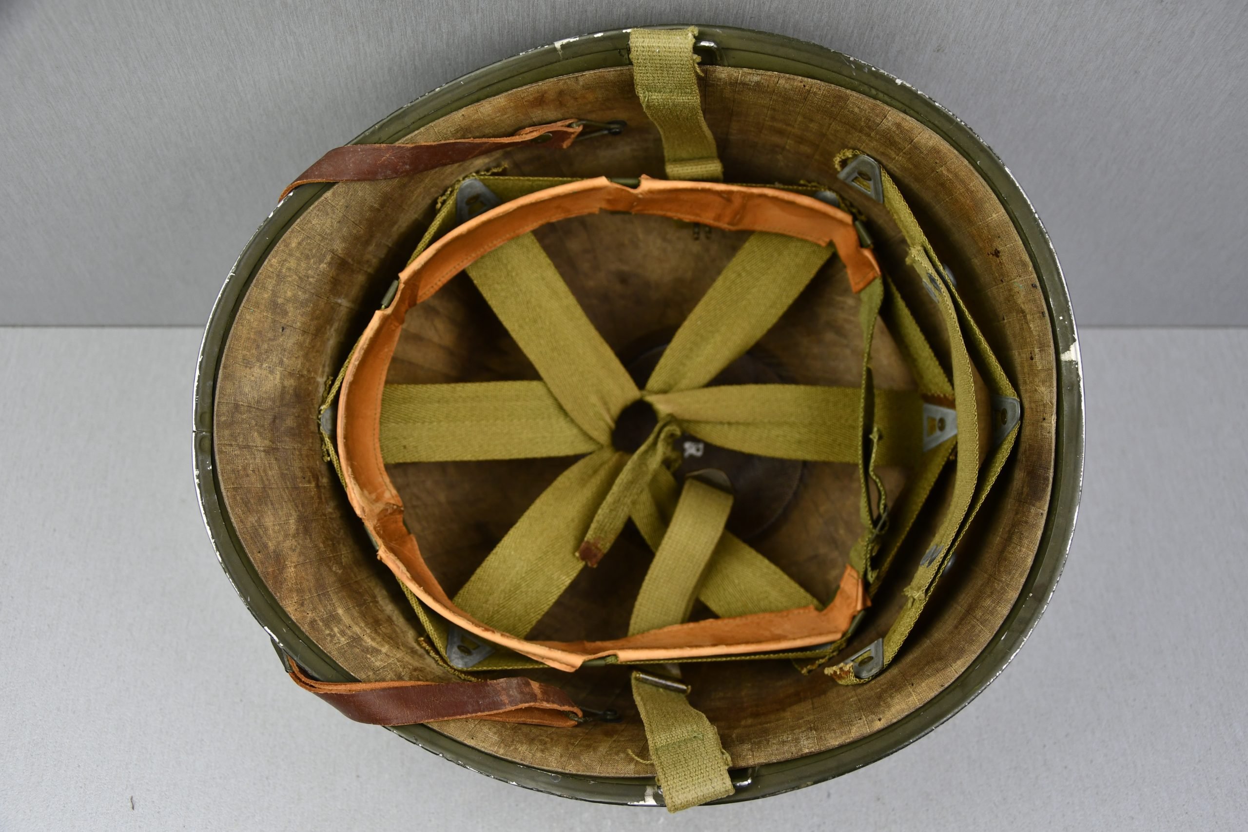 MINT US WW2 M1 helmet with low pressure Hood Rubber liner — image 9