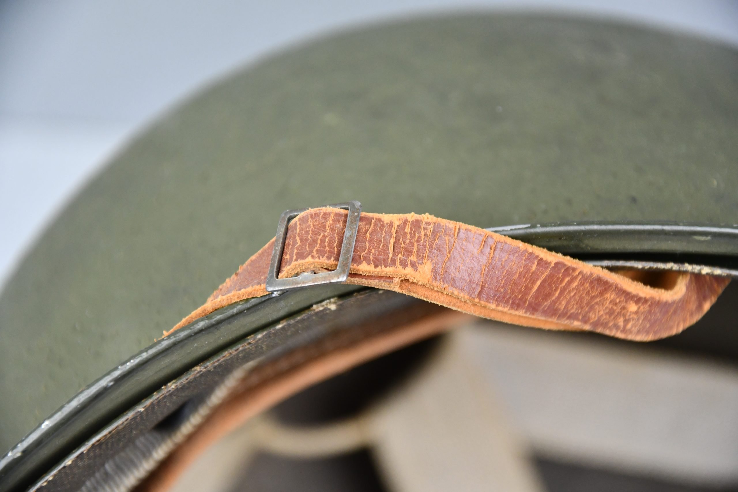 RARE US WW2 M1 helmet with low pressure St. Clair liner — image 10