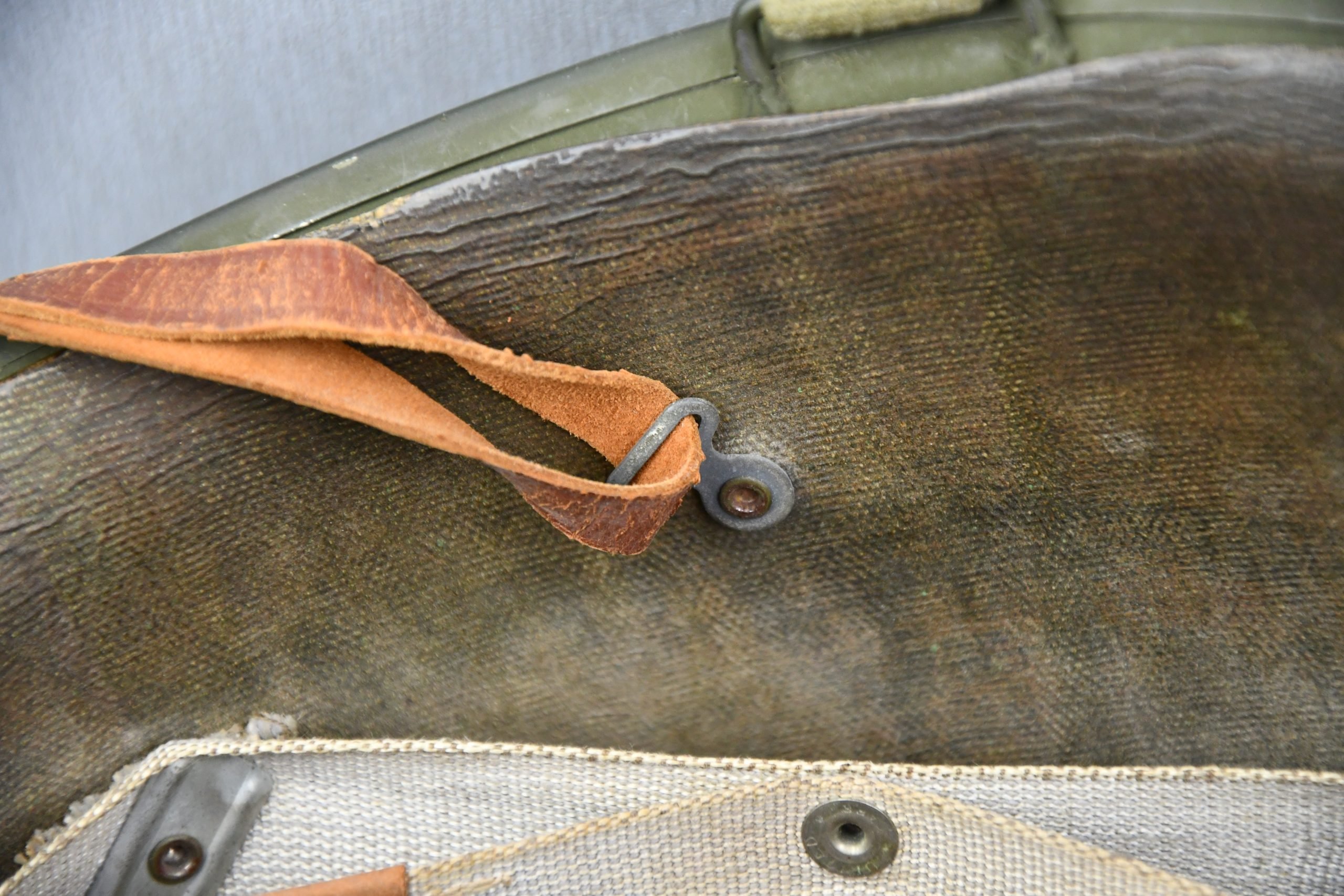 RARE US WW2 M1 helmet with low pressure St. Clair liner — image 11