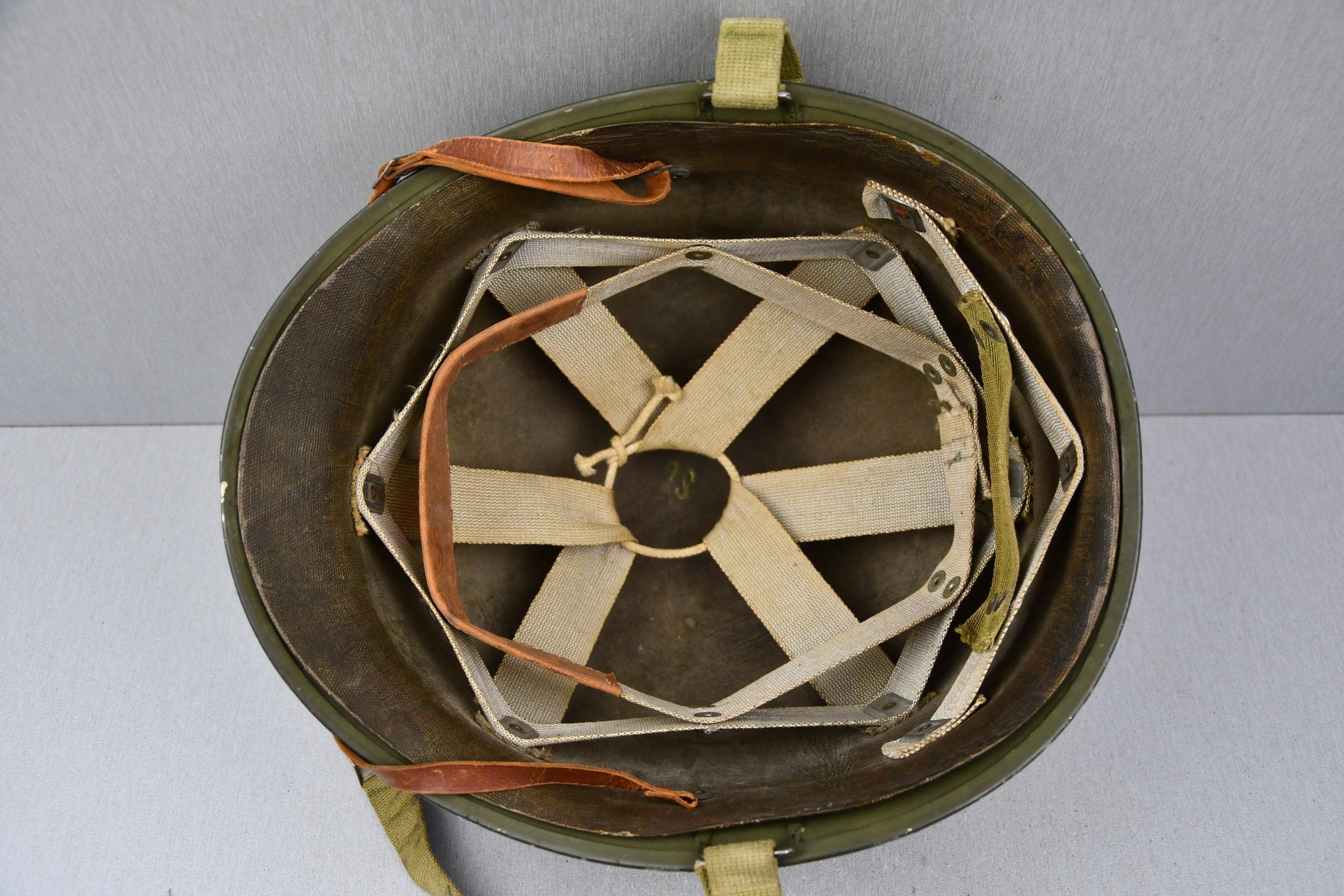 RARE US WW2 M1 helmet with low pressure St. Clair liner — image 7