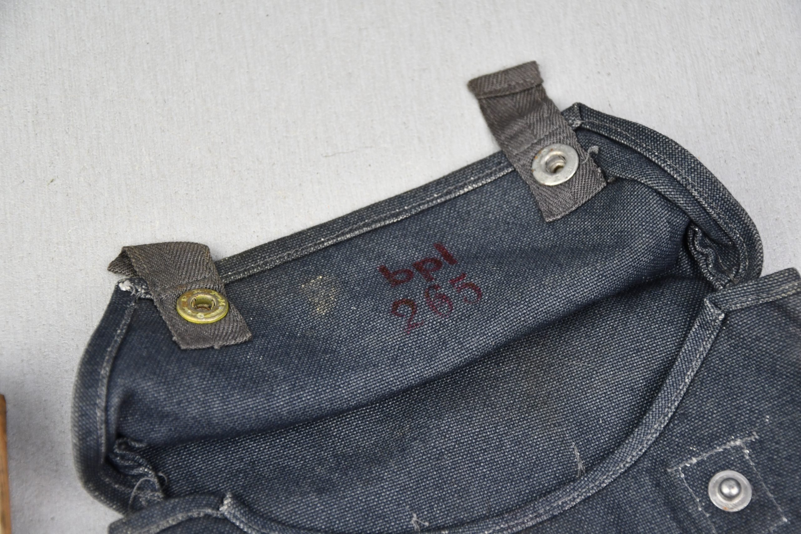 Luftwaffe gas capewith pouch by 'bpl'1944 — image 4