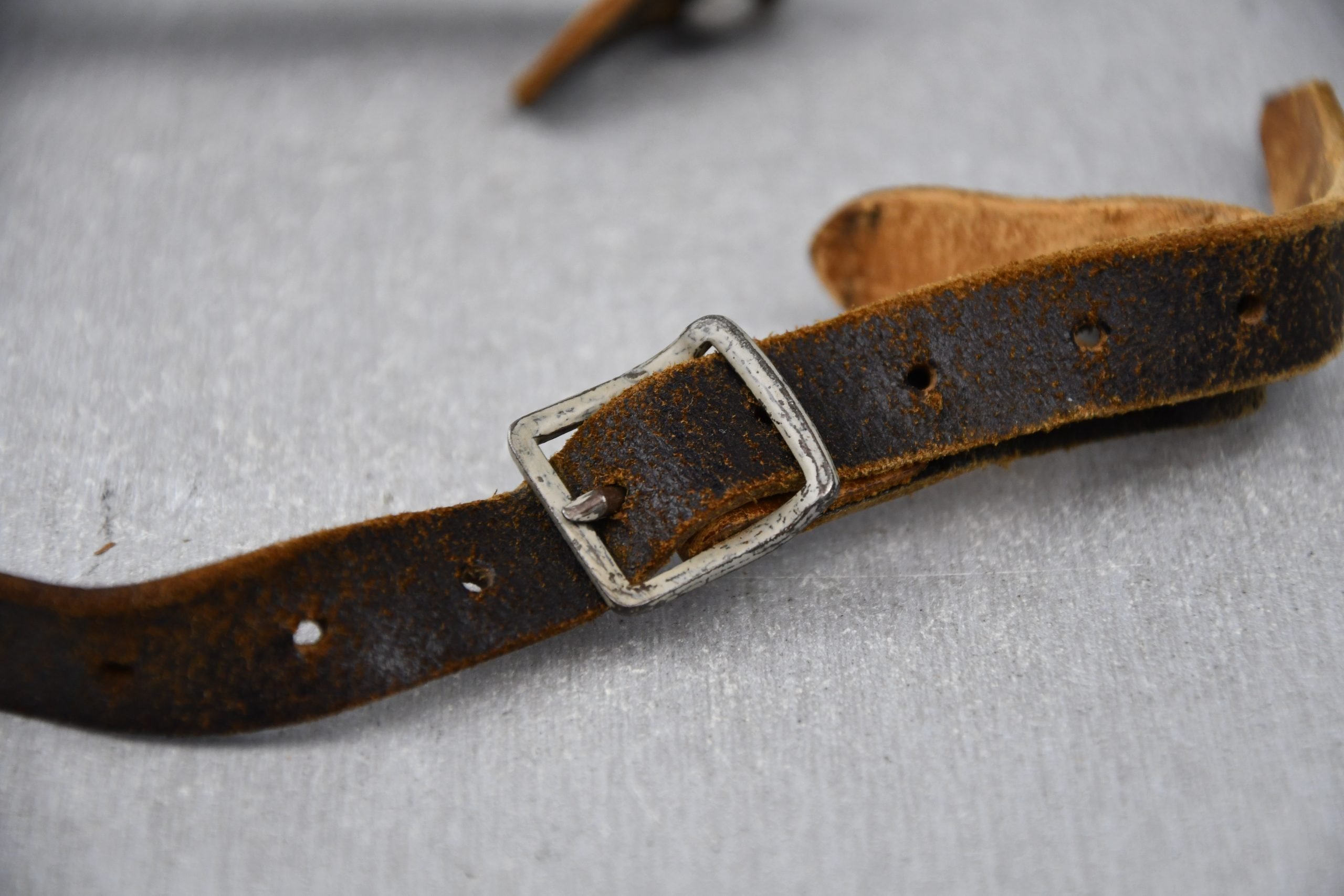 German helmet chin strap ca.1941 — image 2