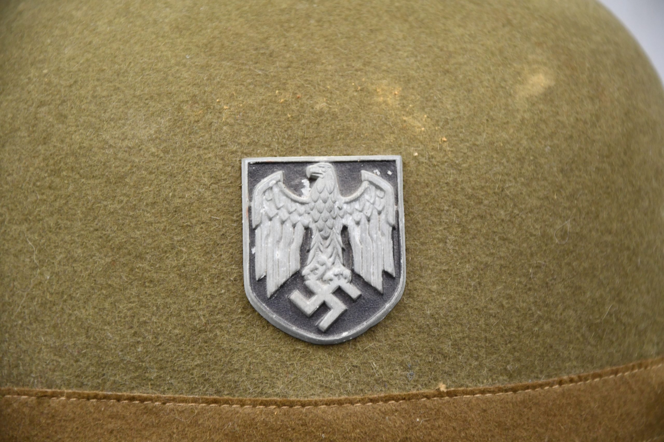 Army (Heer) 'Afrikakorps' tropical pith helmet by F.ST.L 1942 — image 2