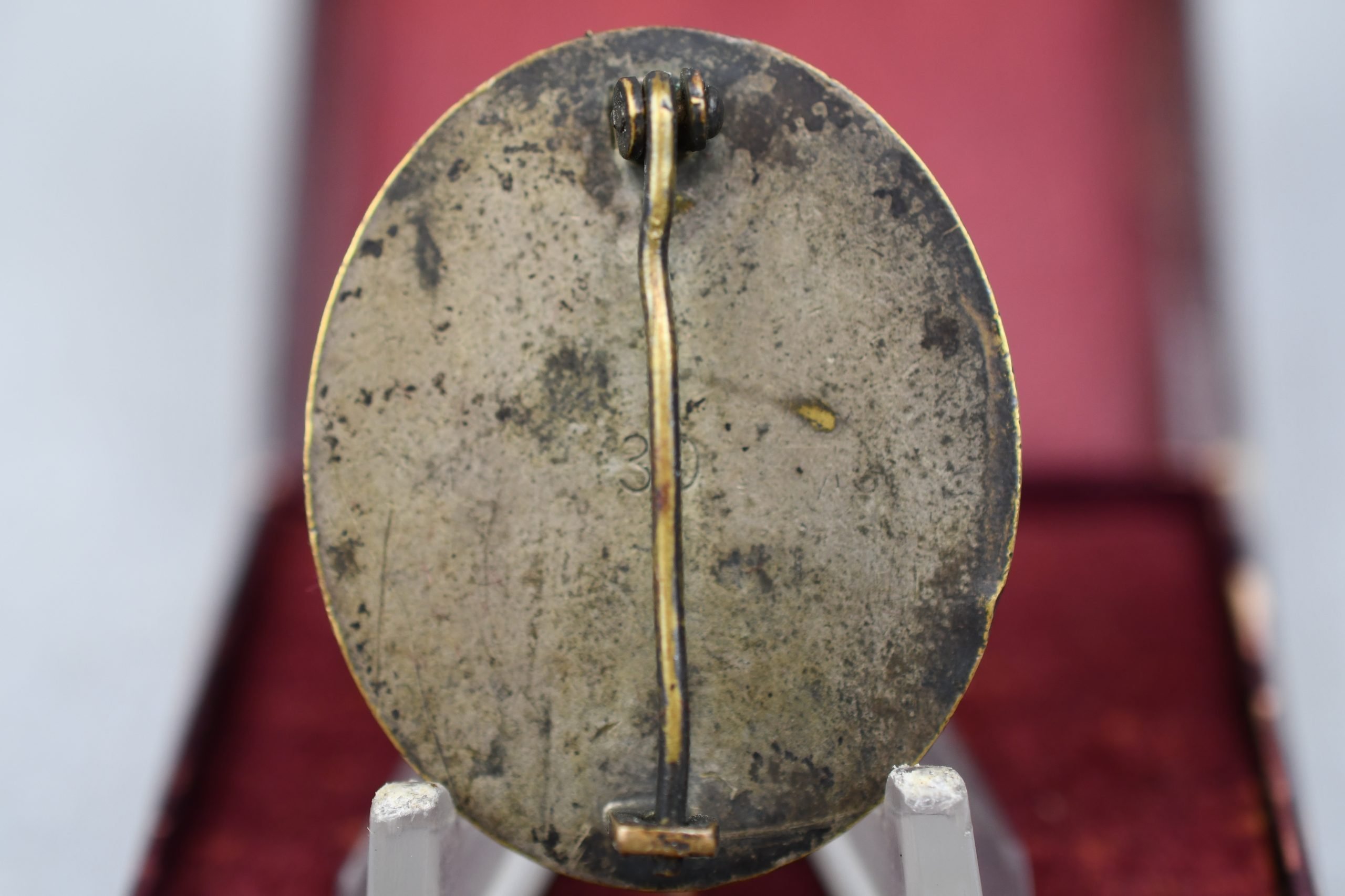 Silver wound badge by '30' Hauptmünzamt Wien with matching box — image 2