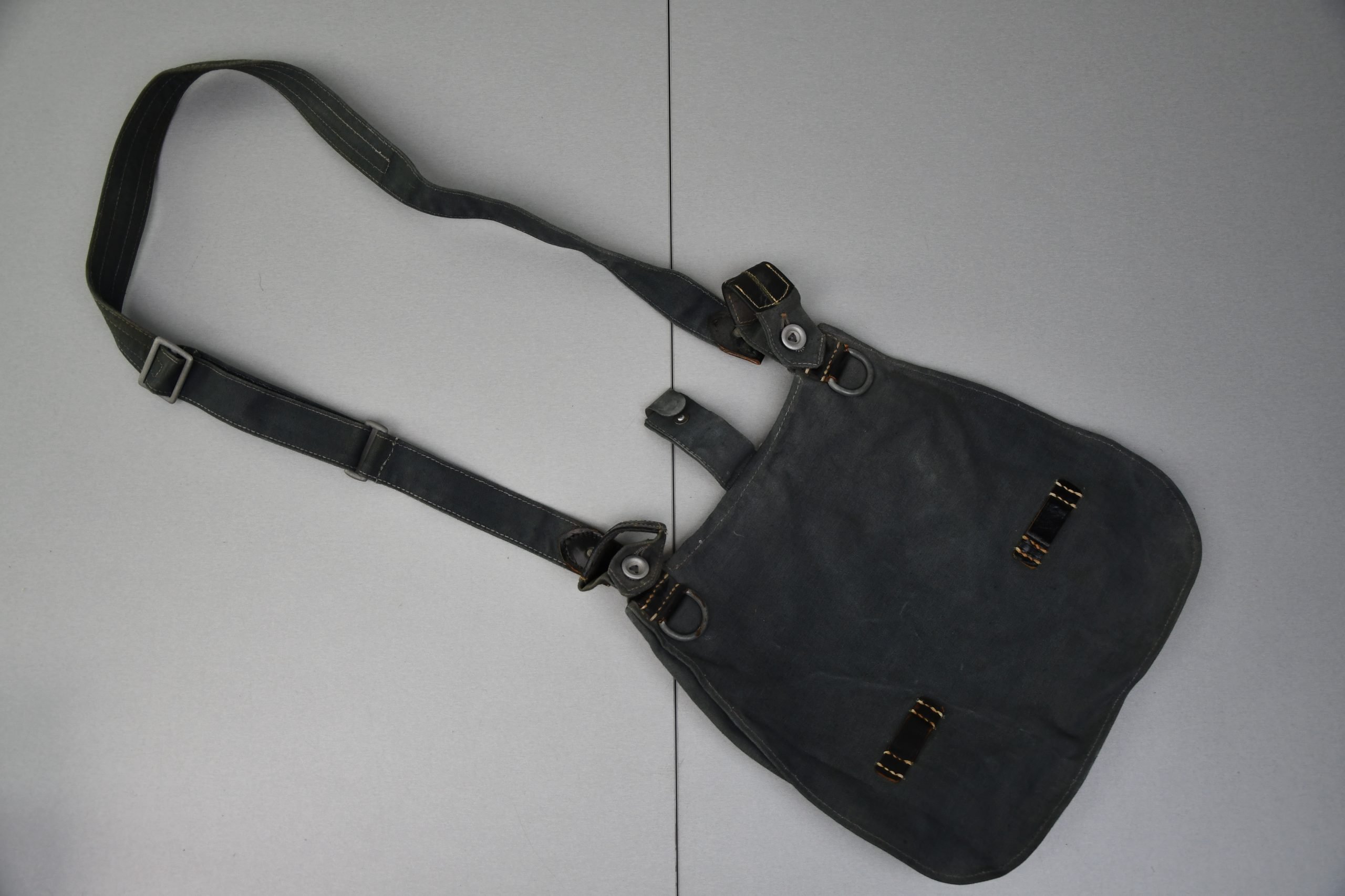 MINT M31 Polizei bread bag with RBNr. and strap — image 2
