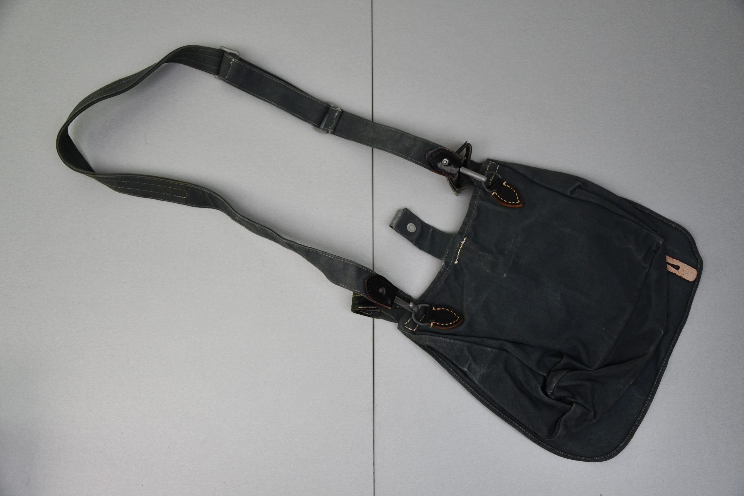 MINT M31 Polizei bread bag with RBNr. and strap — image 3