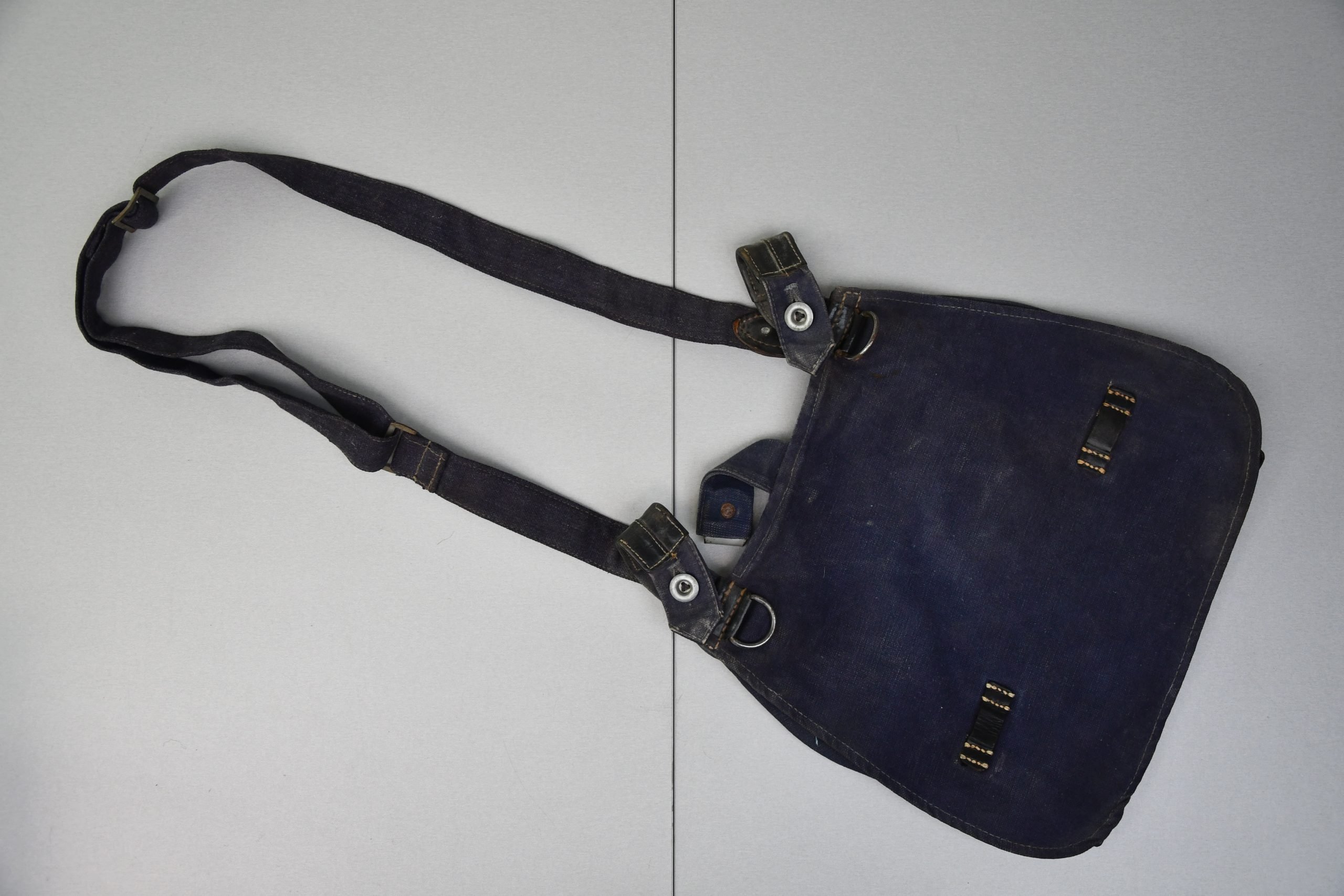 M31 Luftwaffe bread bag with strap — image 3