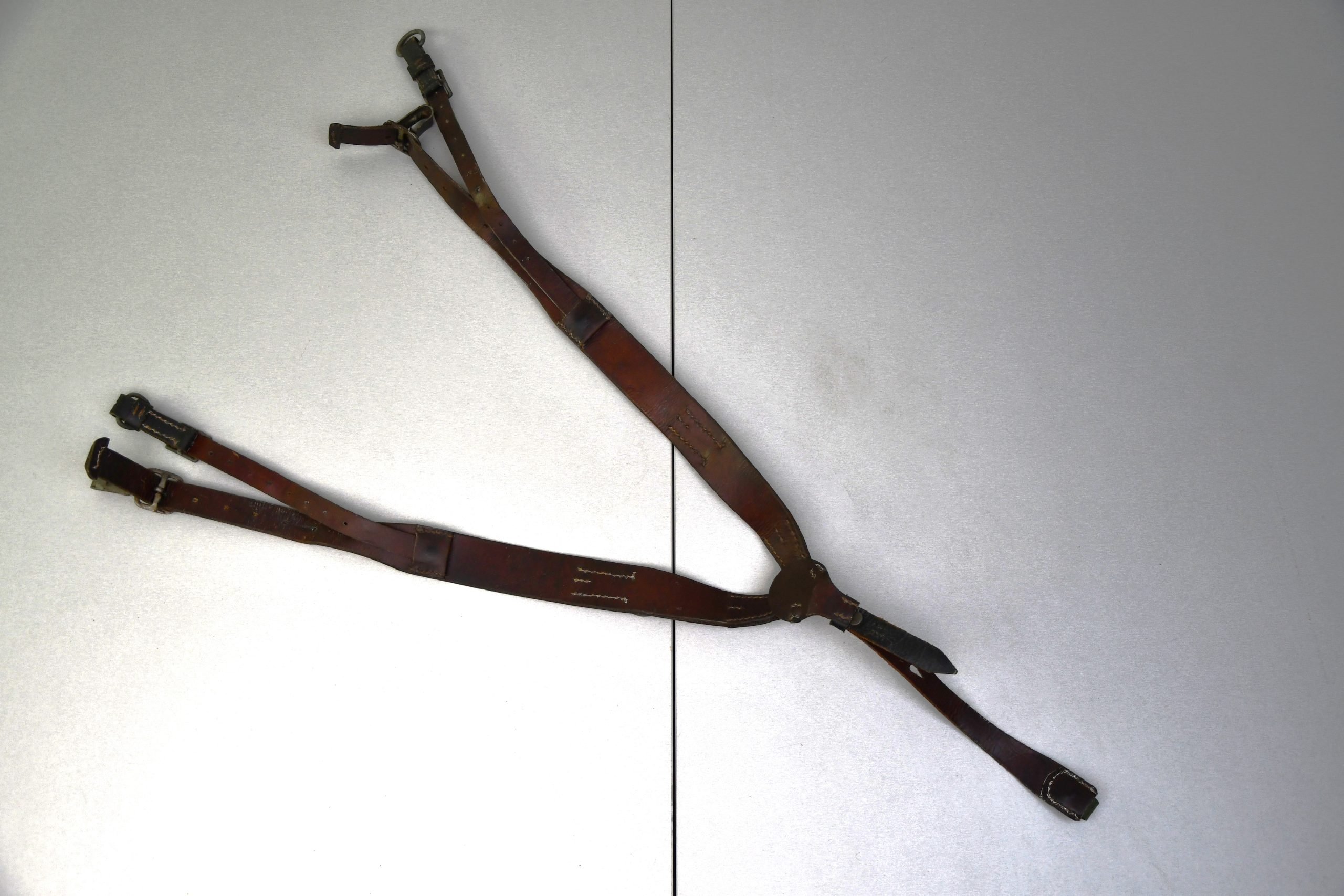 Wehrmacht leather Y-straps 'Koppeltragegestell' with RBNr. — image 2