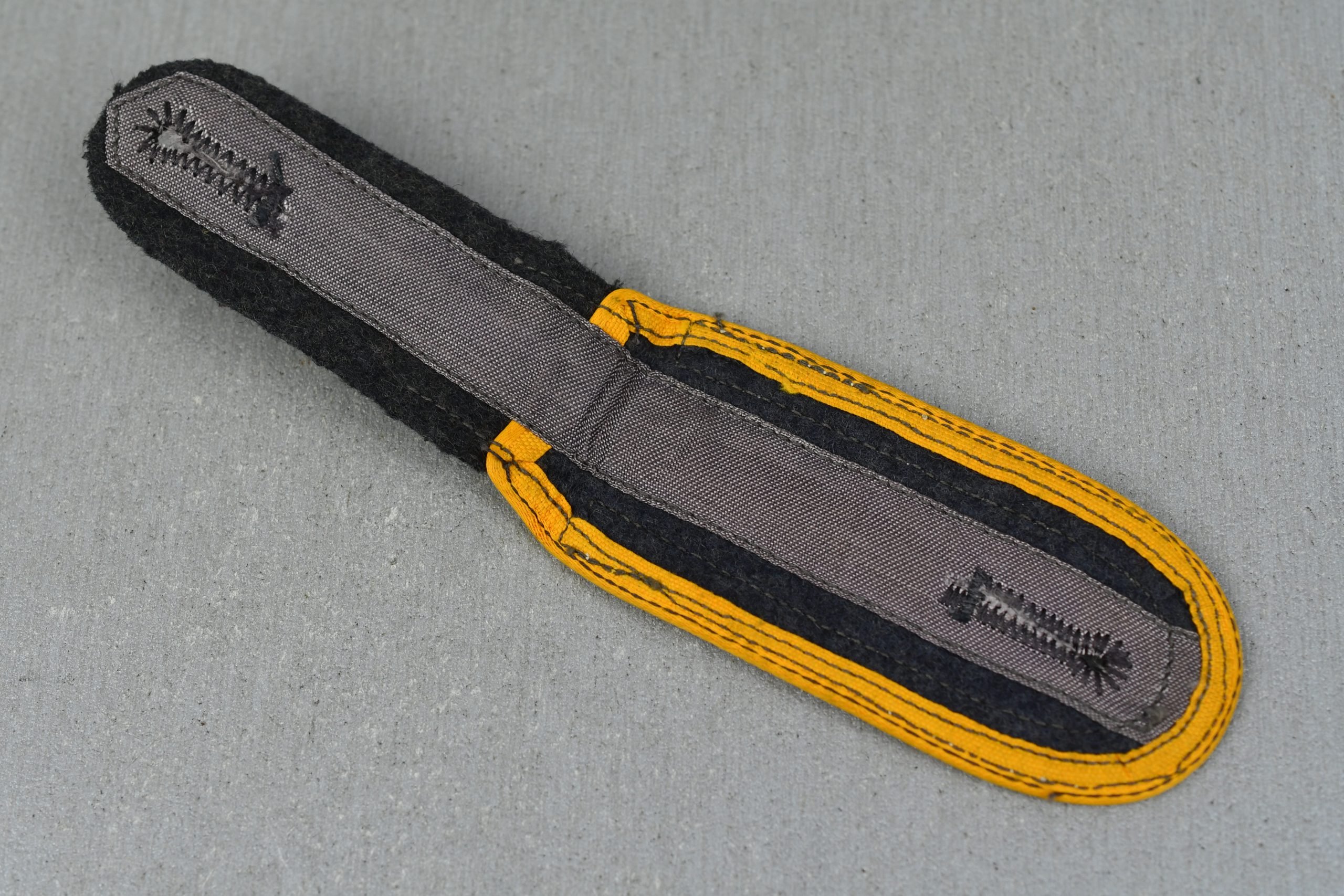 RARE M44 Luftwaffe pilot or Fallschirmjäger shoulder board for Unteroffizier — image 3