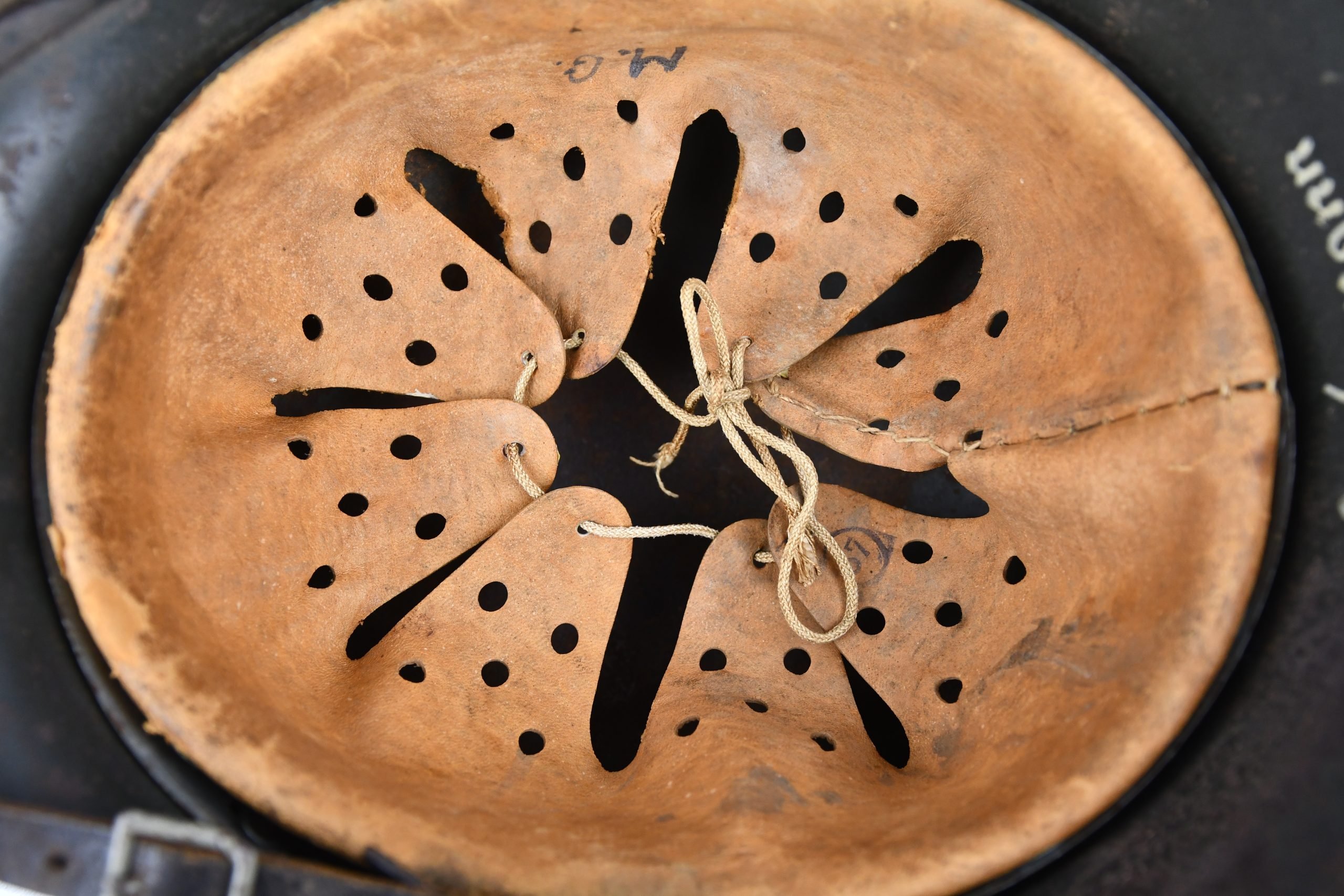 M40 army (Heer) single decal steel helmet Q64 — image 10