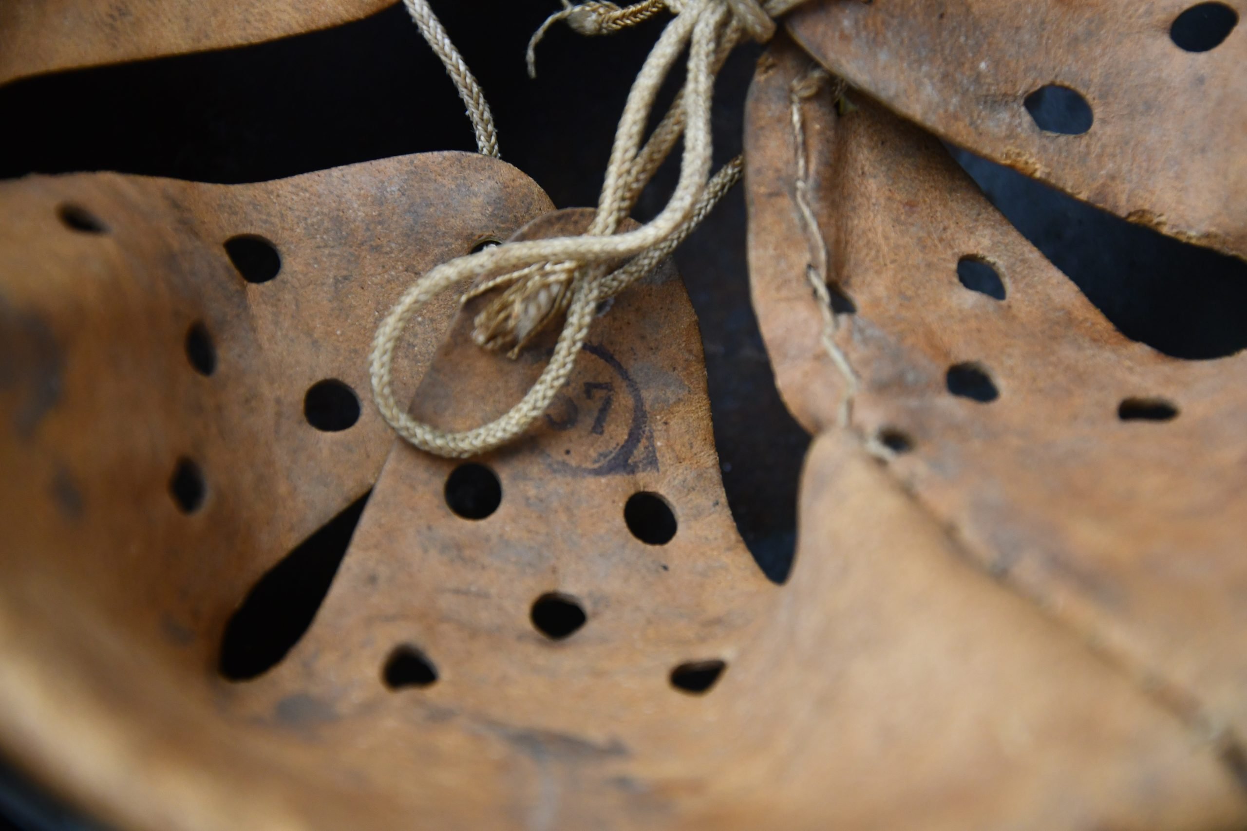 M40 army (Heer) single decal steel helmet Q64 — image 12