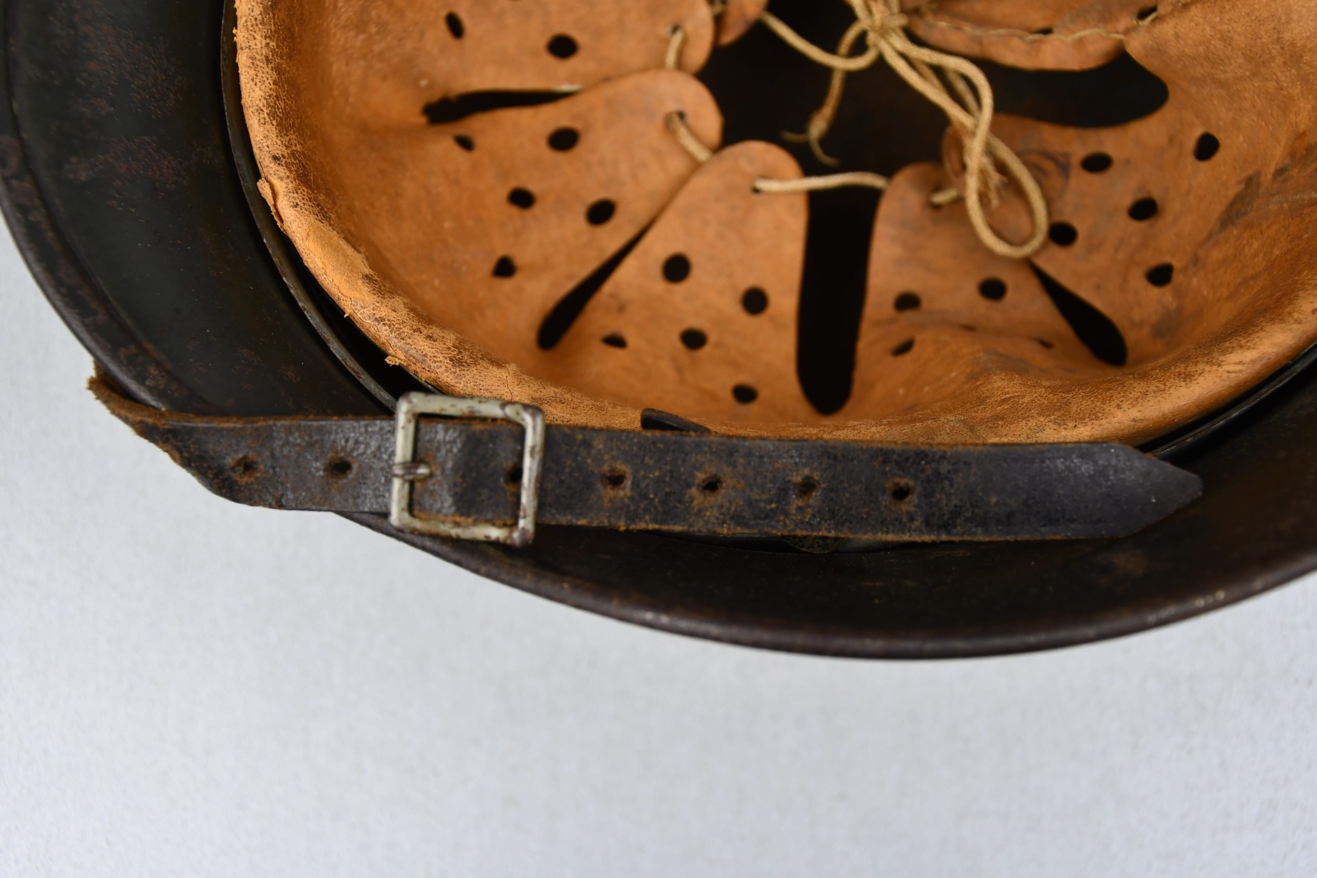 M40 army (Heer) single decal steel helmet Q64 — image 13