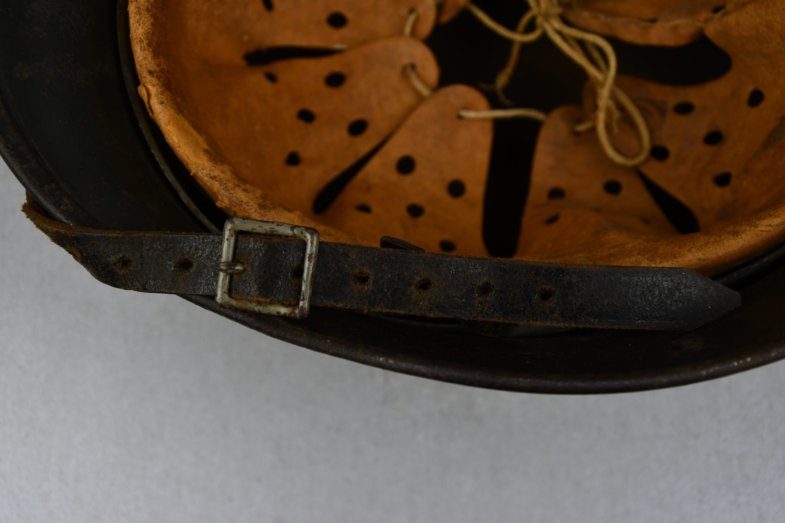 M40 army (Heer) single decal steel helmet Q64 — image 14