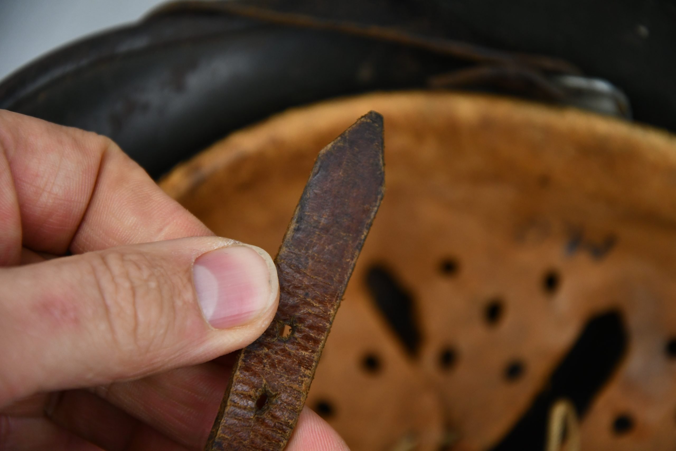 M40 army (Heer) single decal steel helmet Q64 — image 15