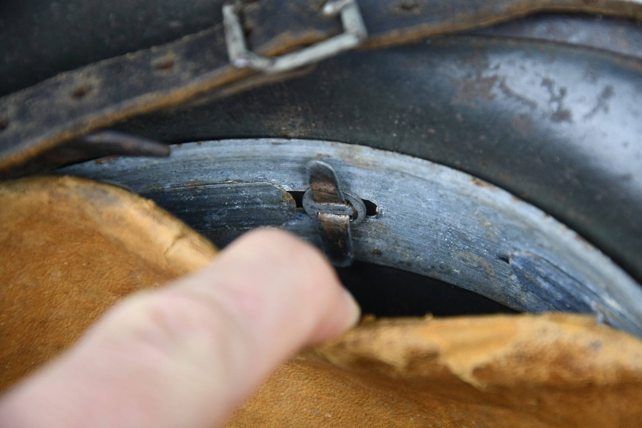 M40 army (Heer) single decal steel helmet Q64 — image 19