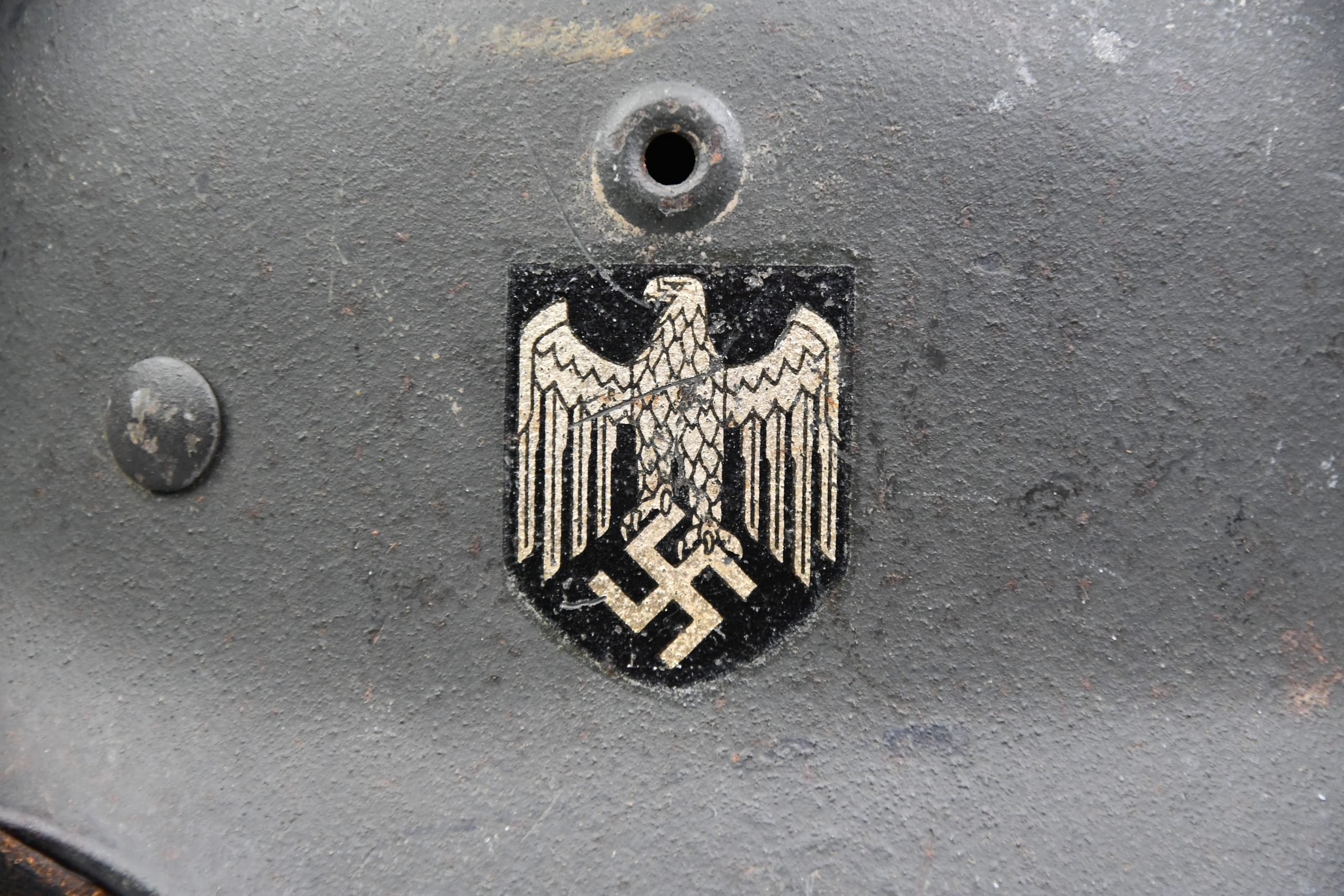 M40 army (Heer) single decal steel helmet Q64 — image 2