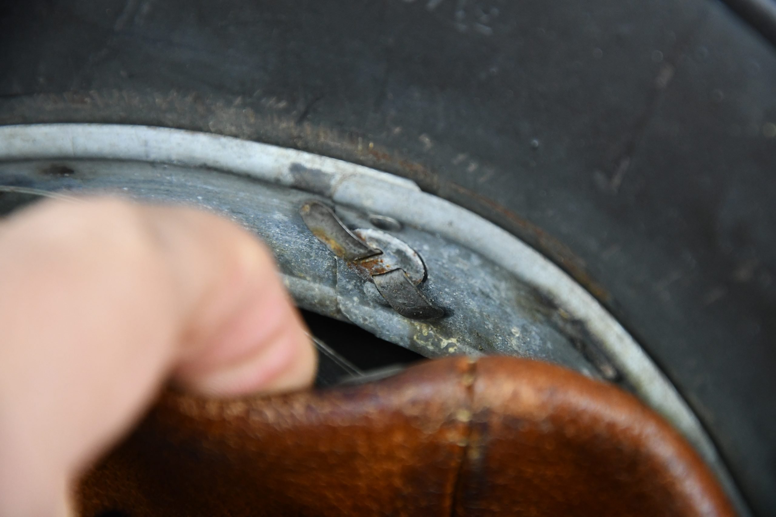 M40 army (Heer) single decal steel helmet Q66 — image 18