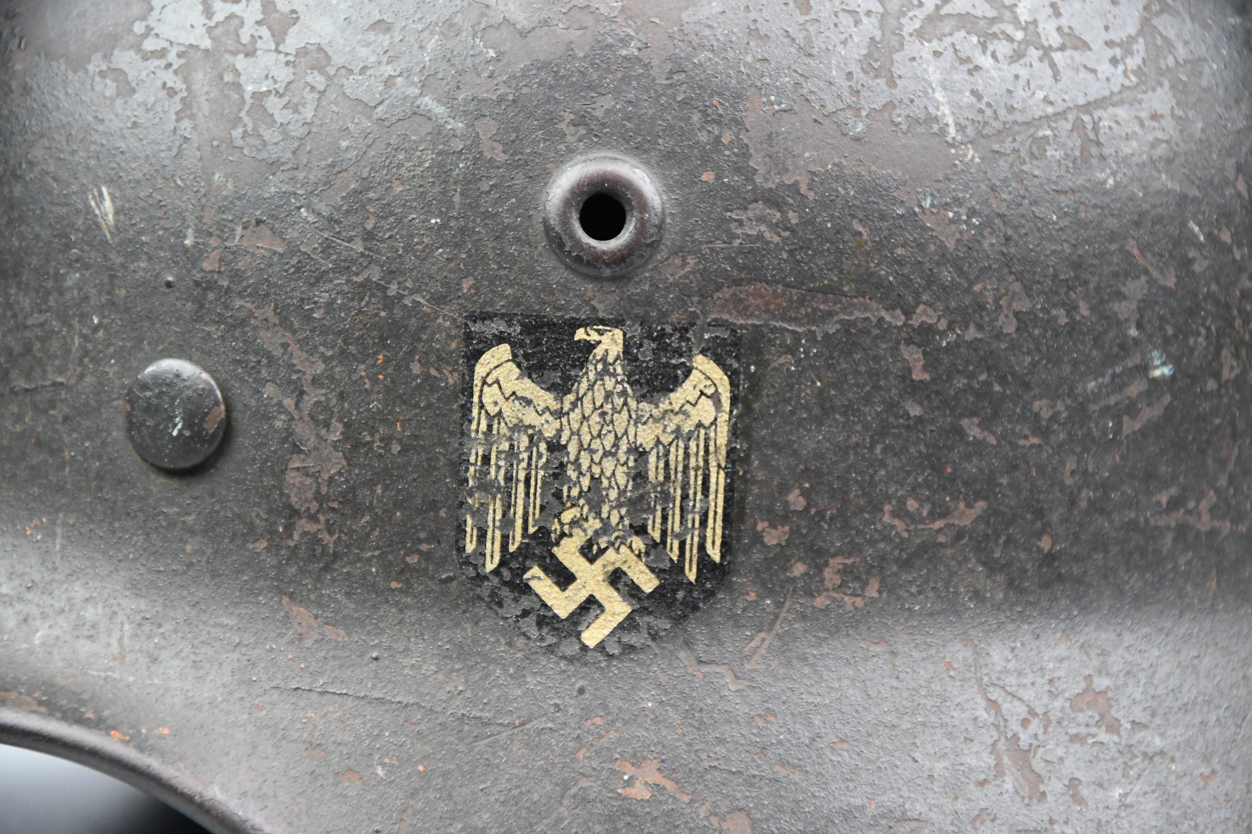 M40 army (Heer) single decal steel helmet Q66 — image 2