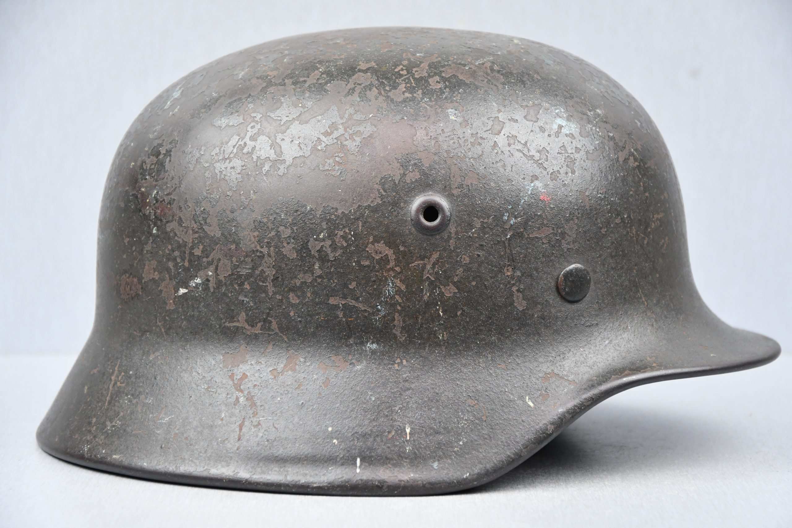 M40 army (Heer) single decal steel helmet Q66 — image 4